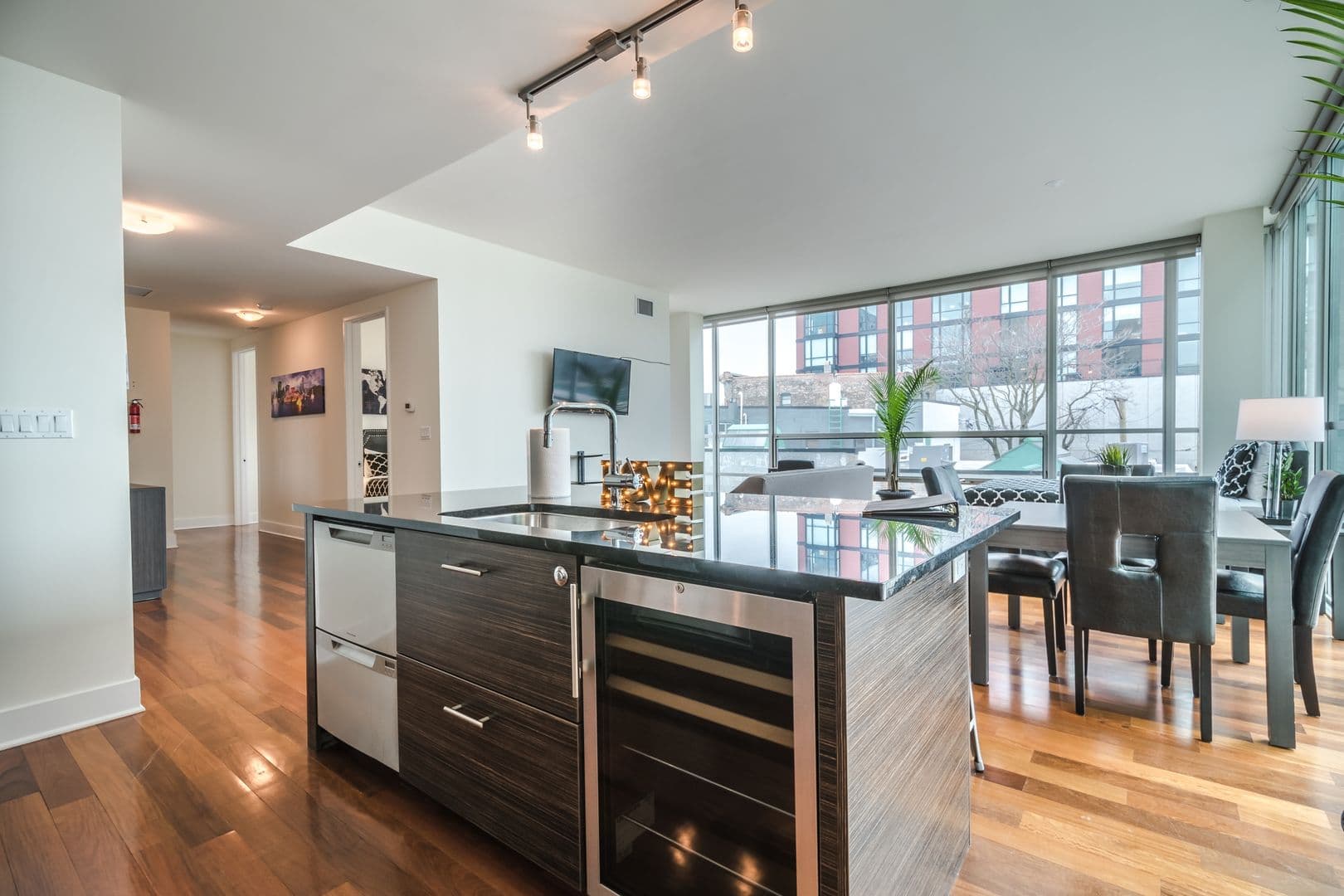 Chicago Apartment: 1624 W Division St. Unit 210