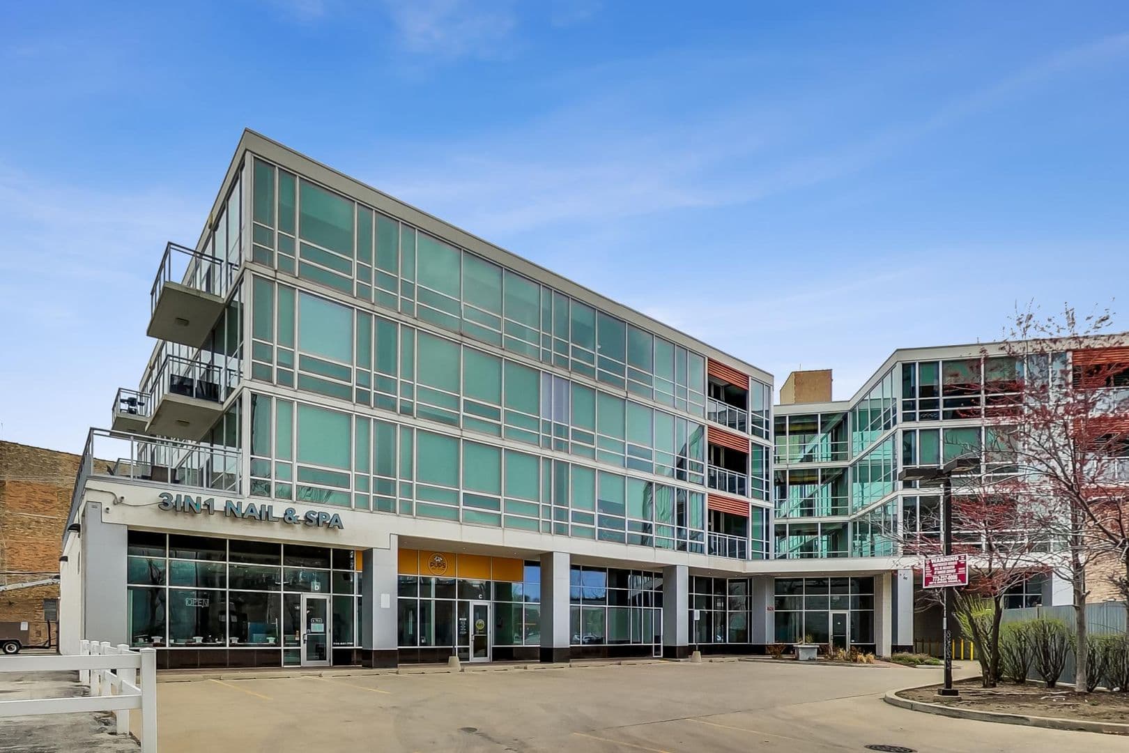 Chicago Apartment: 1624 W Division St. Unit 210