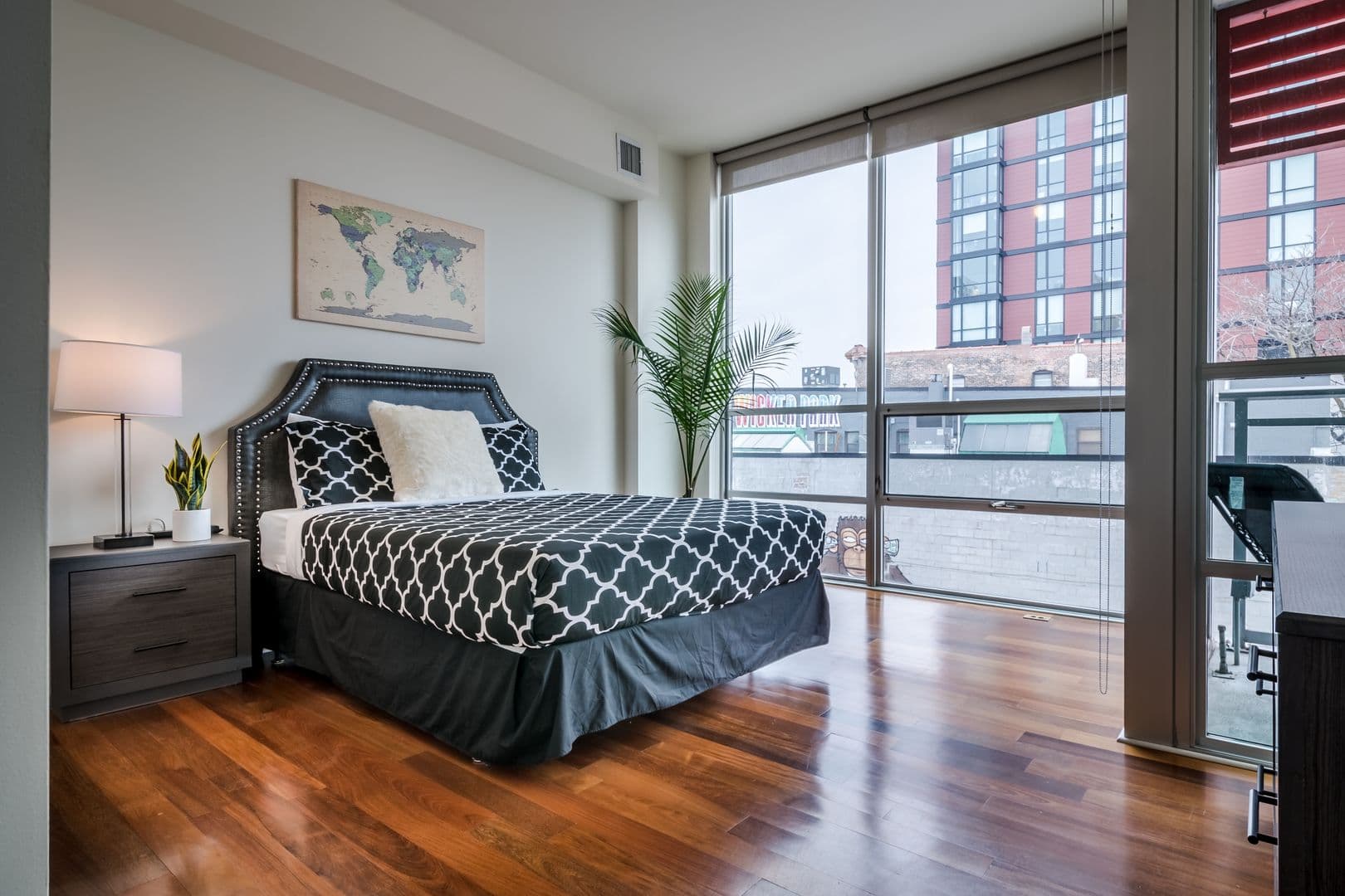 Chicago Apartment: 1624 W Division St. Unit 210