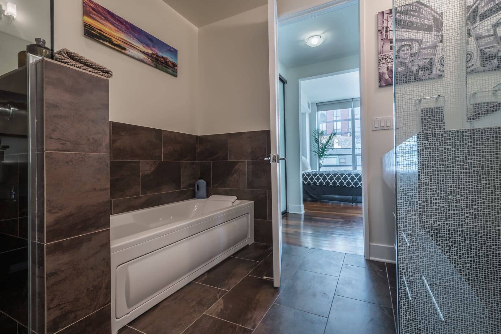 Chicago Apartment: 1624 W Division St. Unit 210