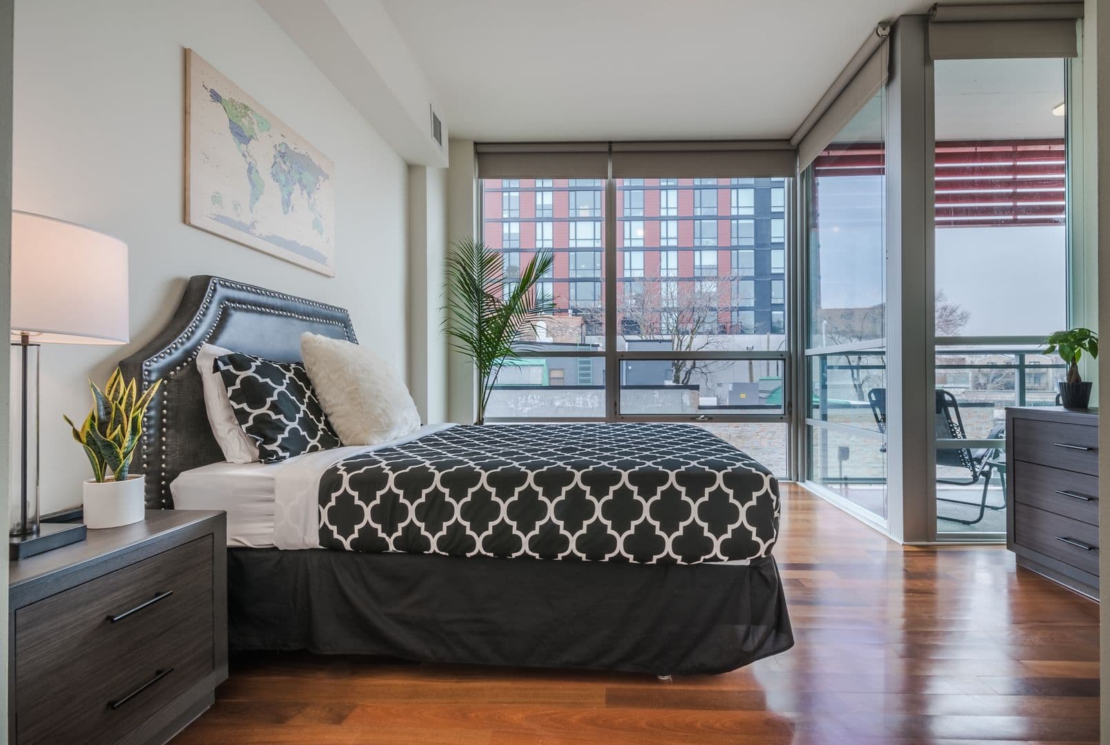 Chicago Apartment: 1624 W Division St. Unit 210