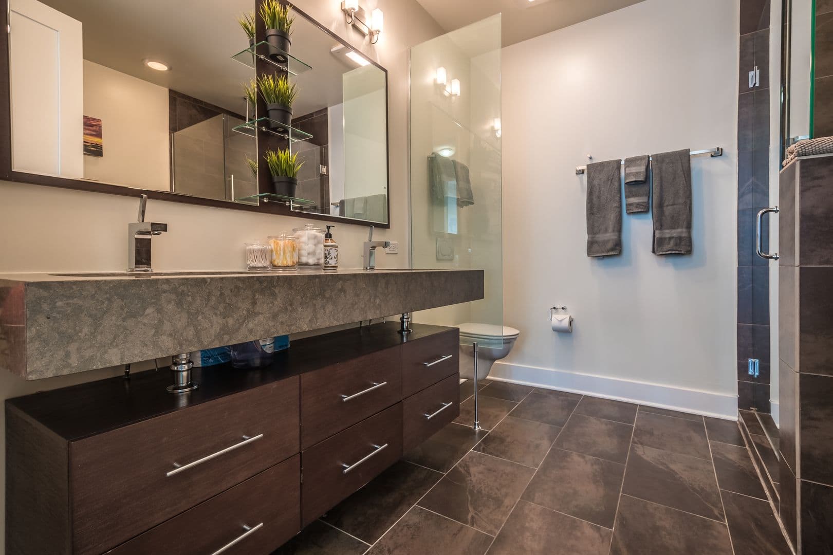 Chicago Apartment: 1624 W Division St. Unit 210