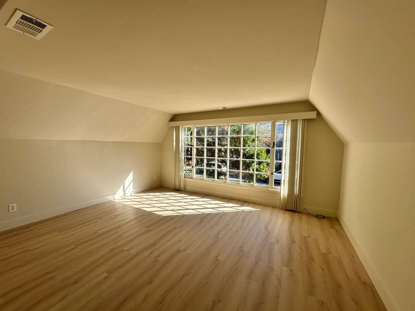 Berkeley Apartment: 1346 Bonita Ave