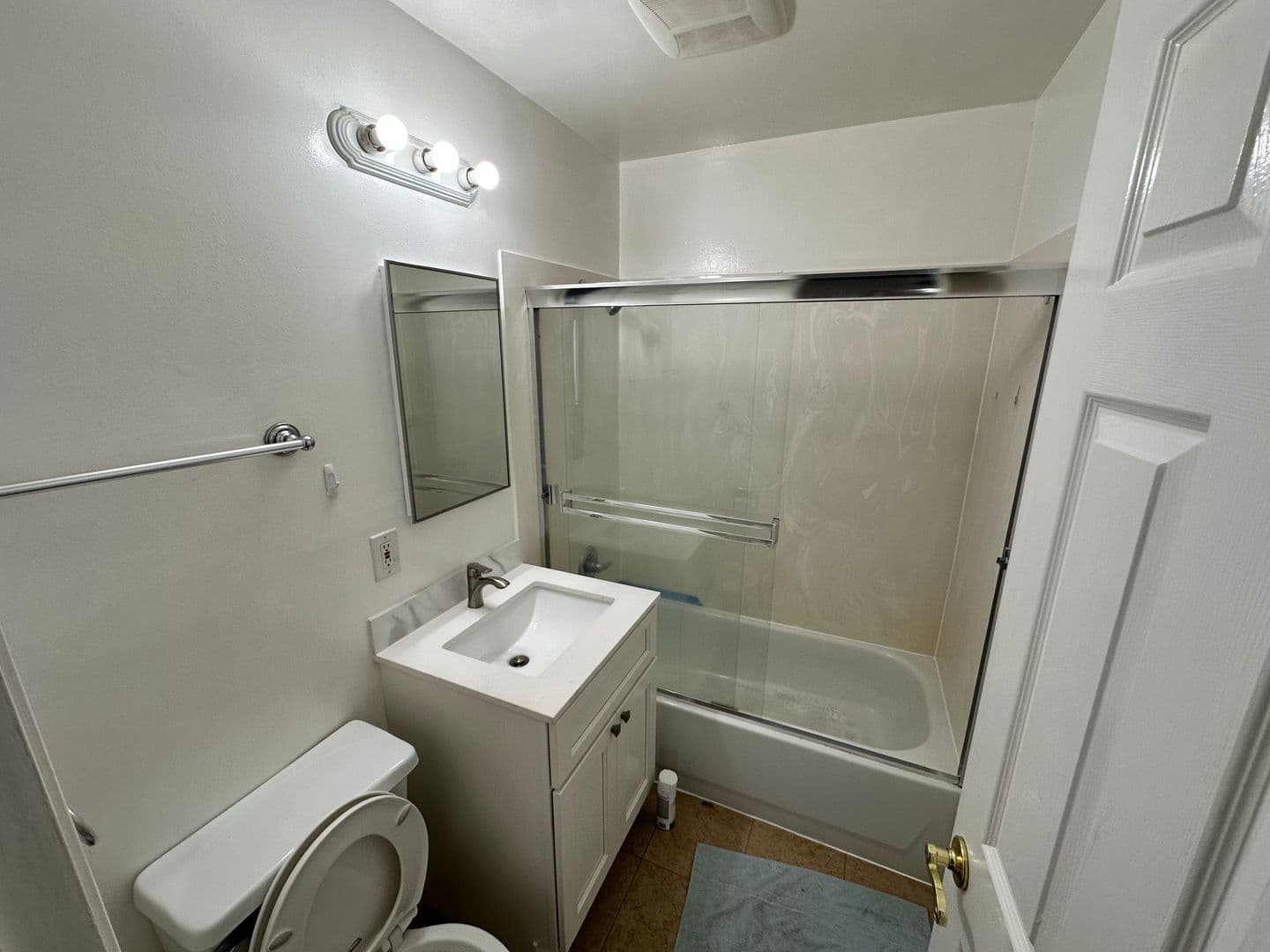 Berkeley Apartment: 2334 Browning St