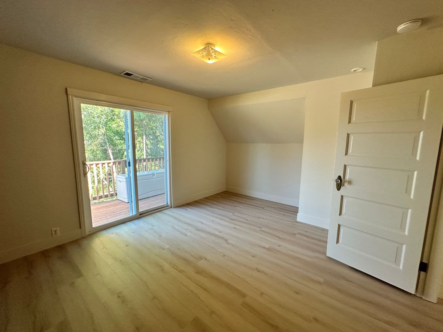 Berkeley Apartment: 1346 Bonita Ave