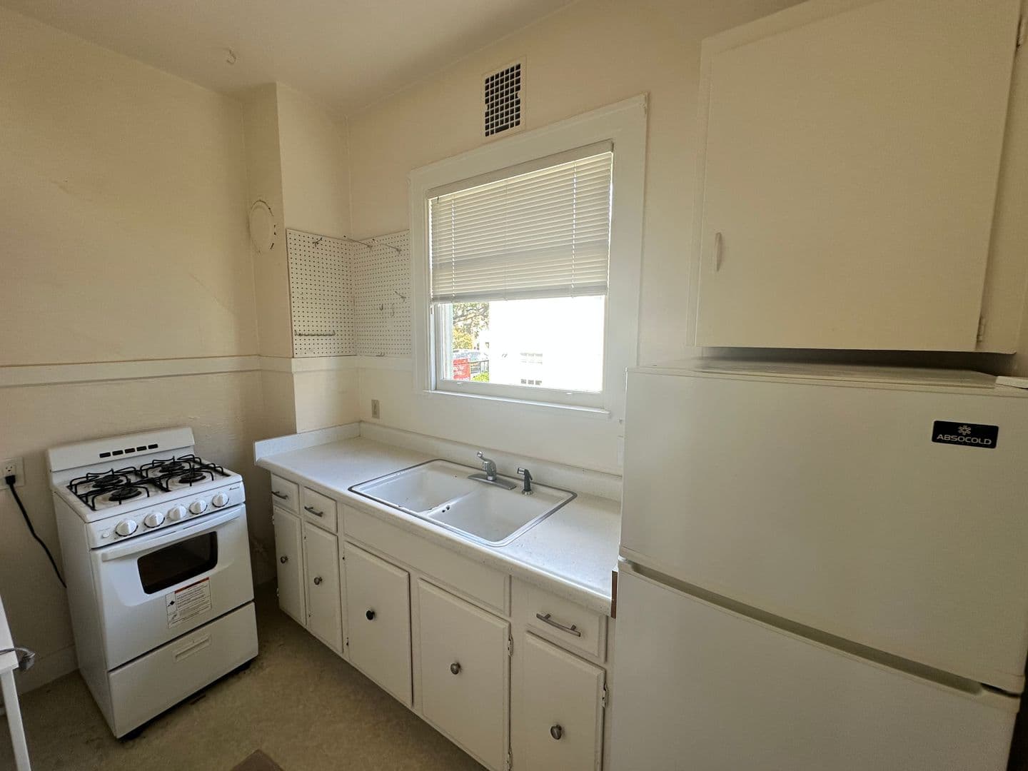 Berkeley Apartment: 2236 Durant Avenue