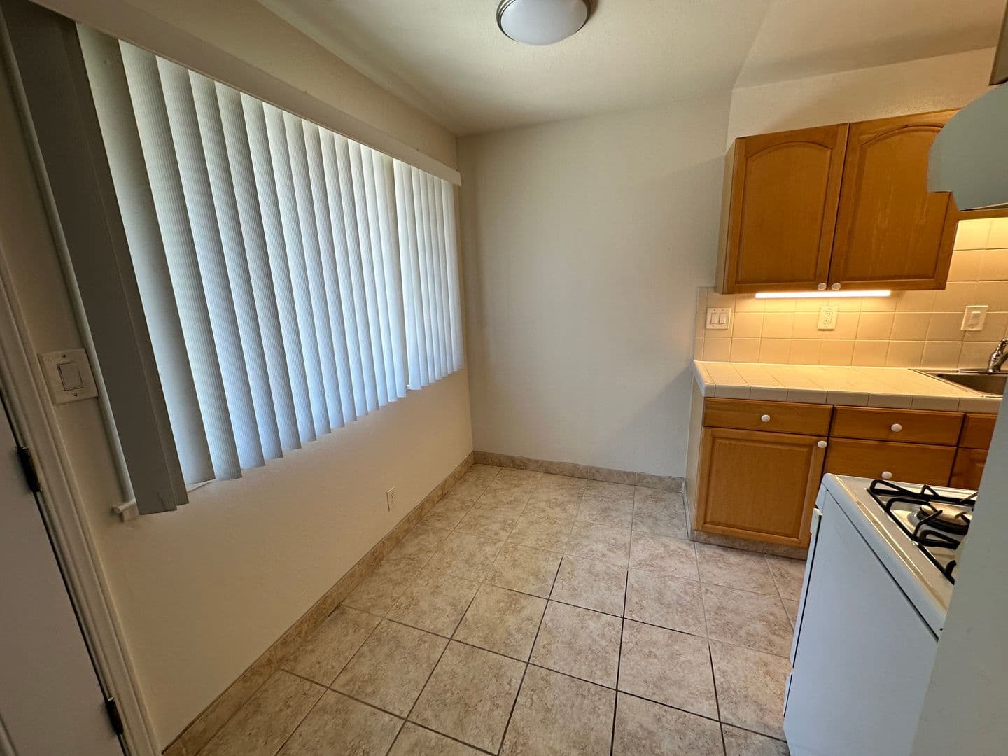 Berkeley Apartment: 2334 Browning St