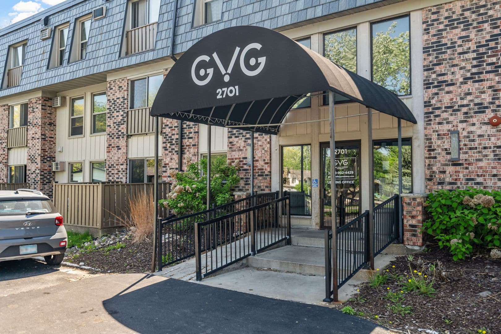 Crystal Apartment: 2701 Brunswick Ave N