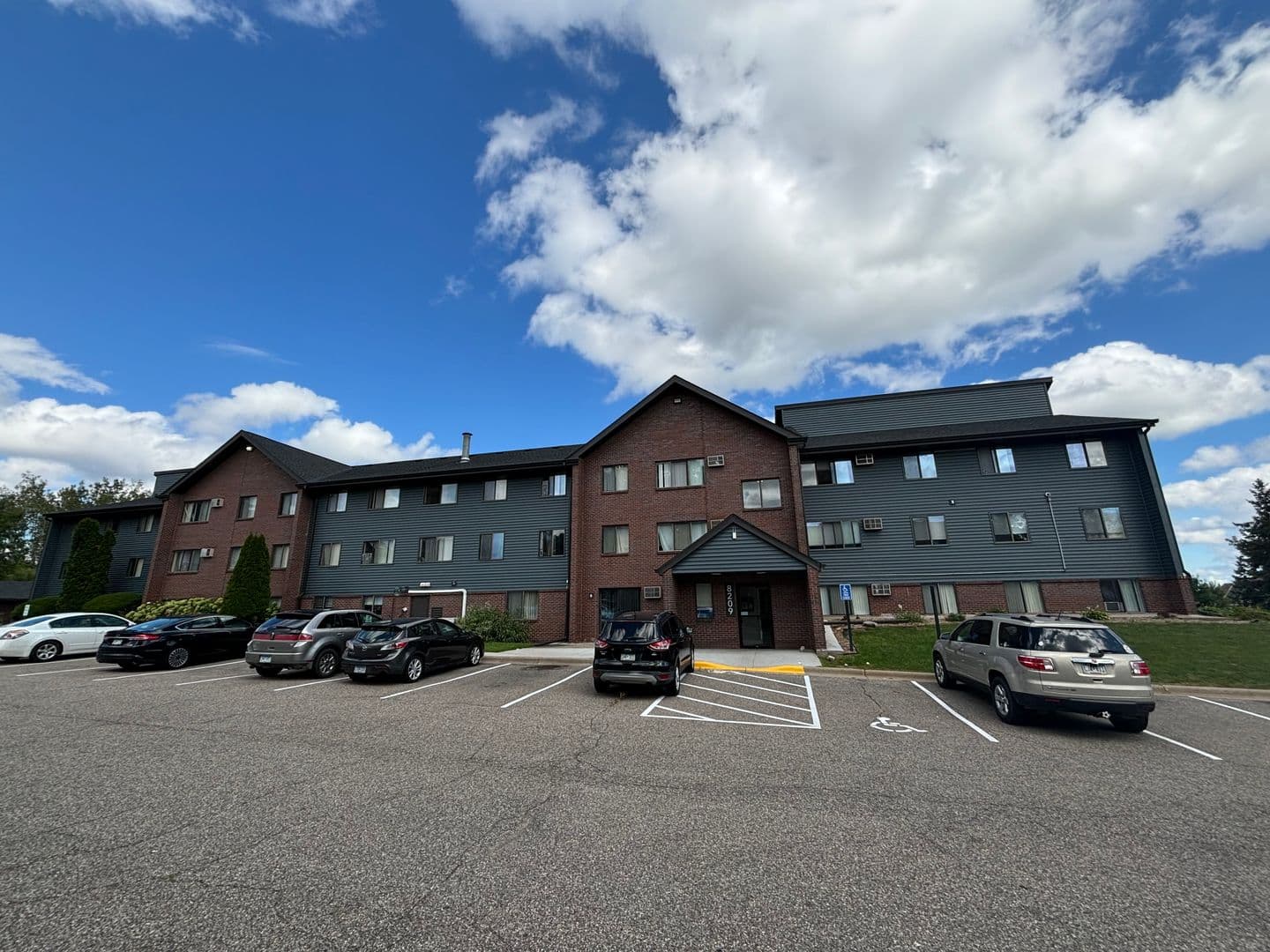 Inver Grove Heights Apartment: 8201-8213 College Trail