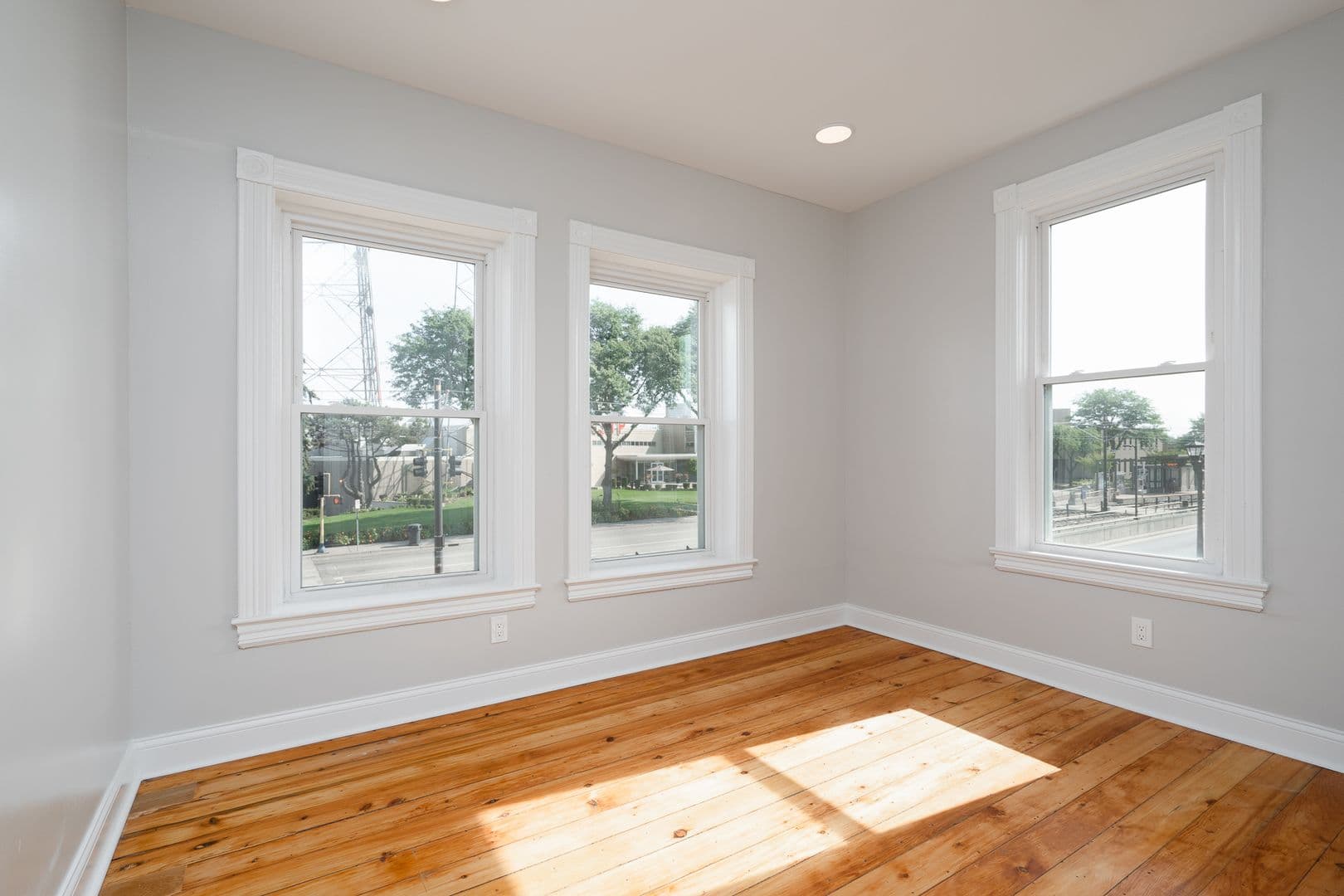 Minneapolis Apartment: 3400 University Avenue Southeast