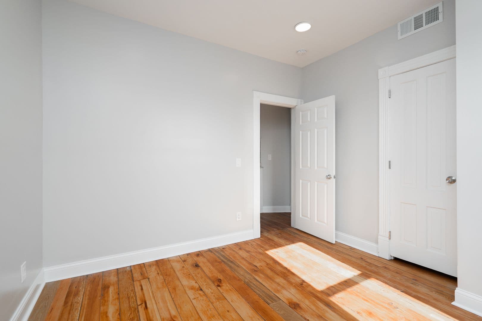 Minneapolis Apartment: 3400 University Avenue Southeast