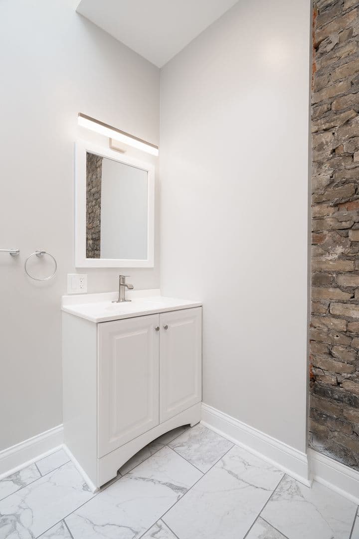 Minneapolis Apartment: 3400 University Avenue Southeast