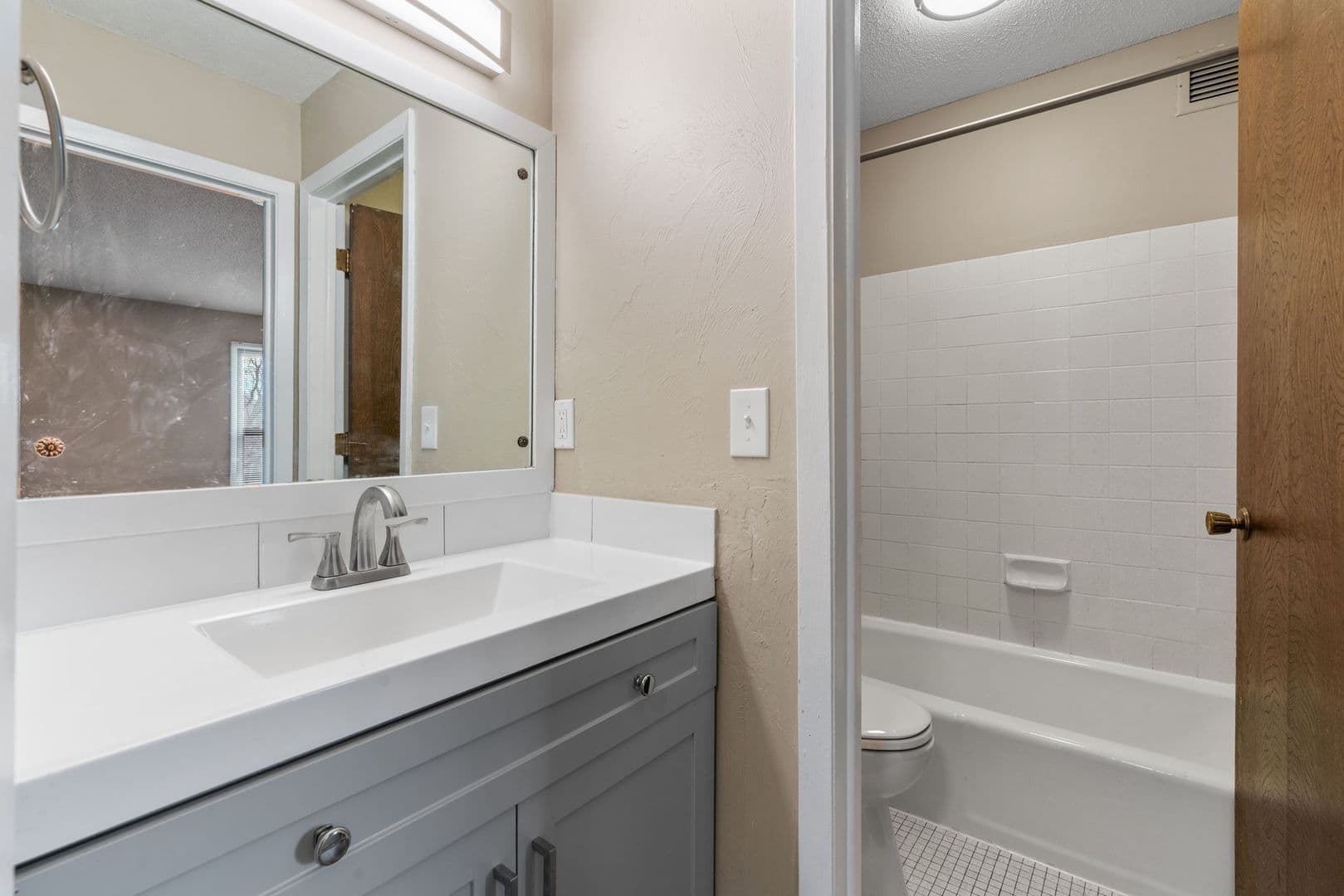 Crystal Apartment: 2701 Brunswick Ave N
