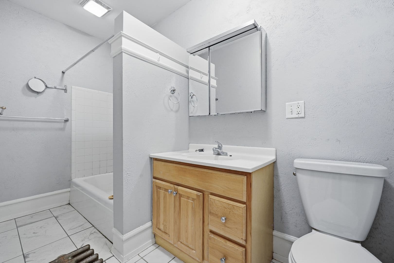 Saint Paul Apartment: 1899 Selby Avenue