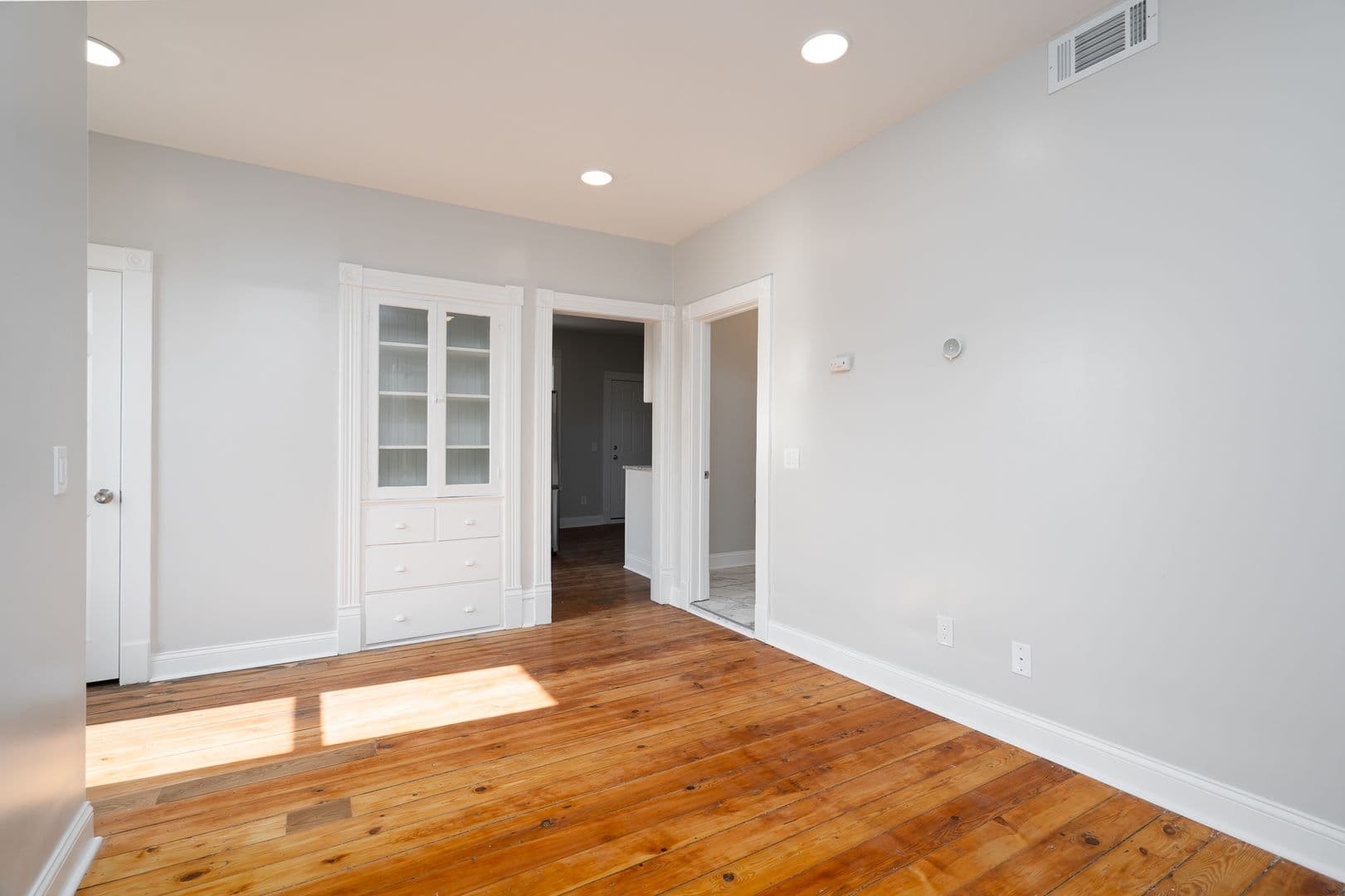 Minneapolis Apartment: 3400 University Avenue Southeast