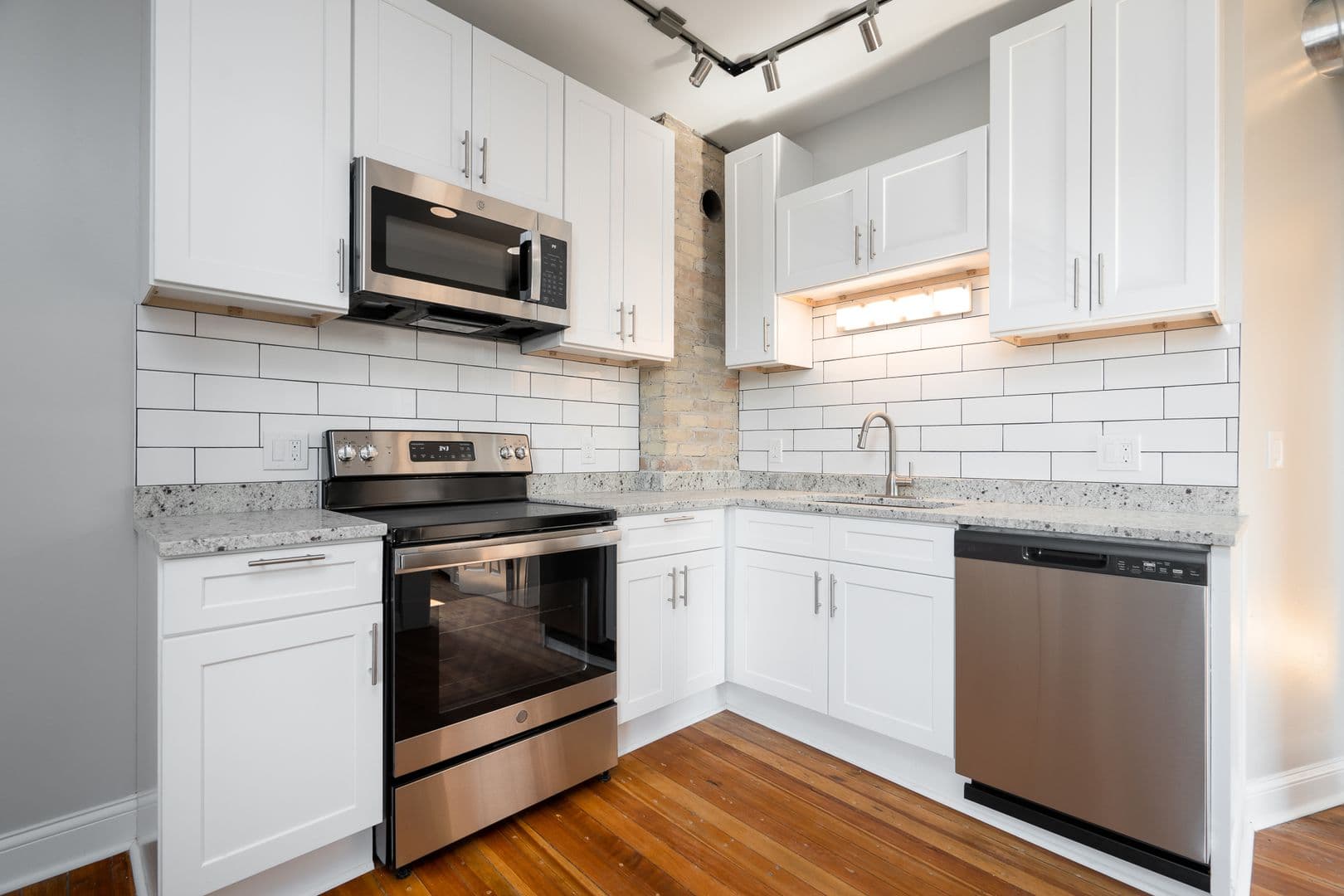 Minneapolis Apartment: 3400 University Avenue Southeast