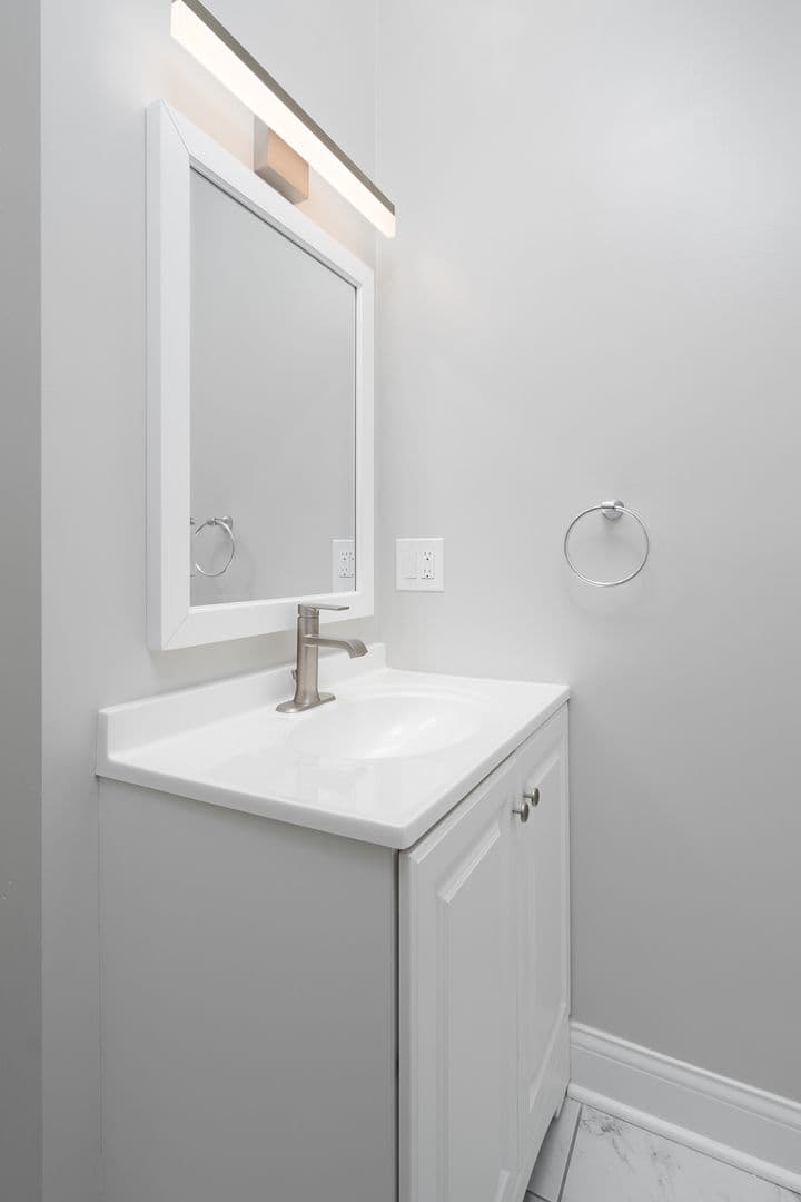 Minneapolis Apartment: 3400 University Avenue Southeast