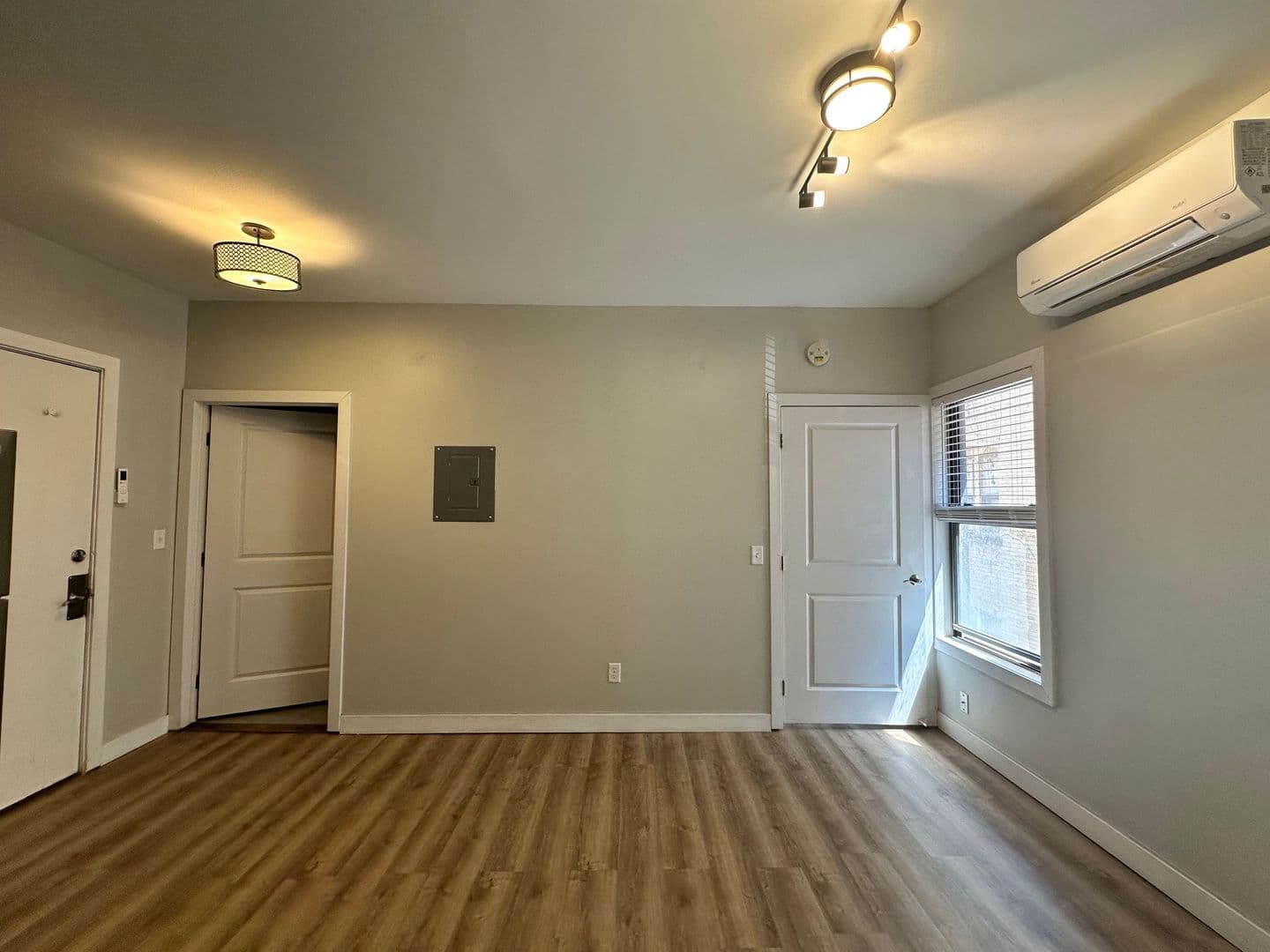 Minneapolis Apartment: 1524 LaSalle Ave