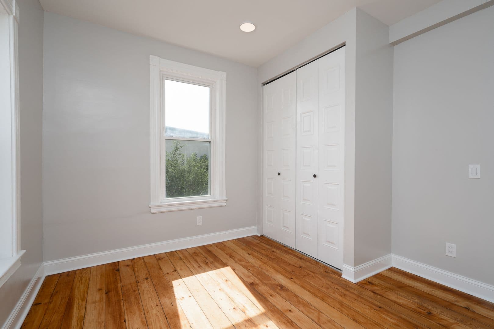 Minneapolis Apartment: 3400 University Avenue Southeast