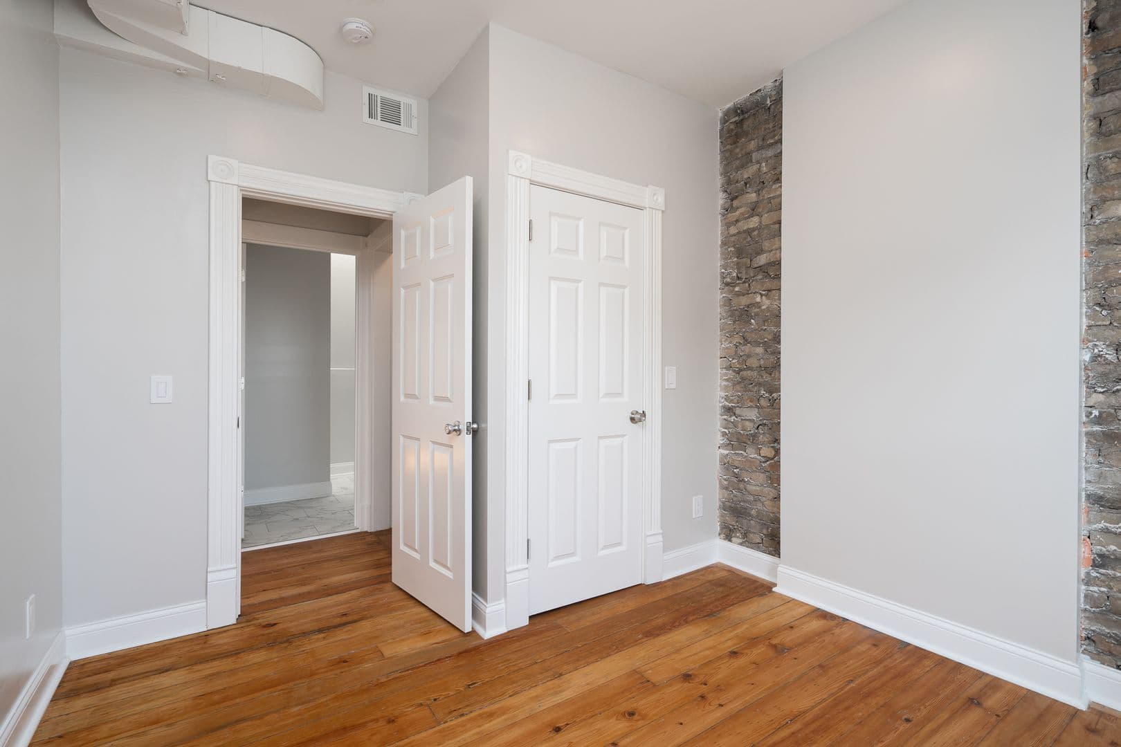 Minneapolis Apartment: 3400 University Avenue Southeast
