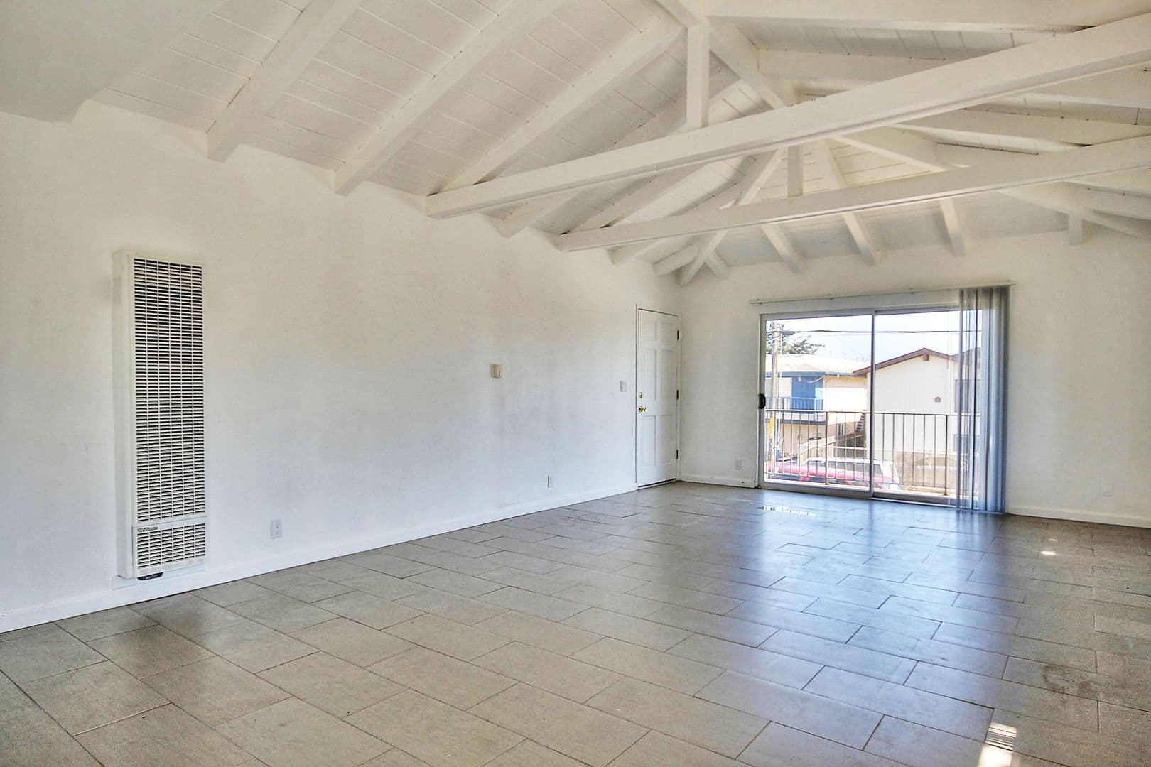 Goleta Apartment: 6696 Del Playa Dr.