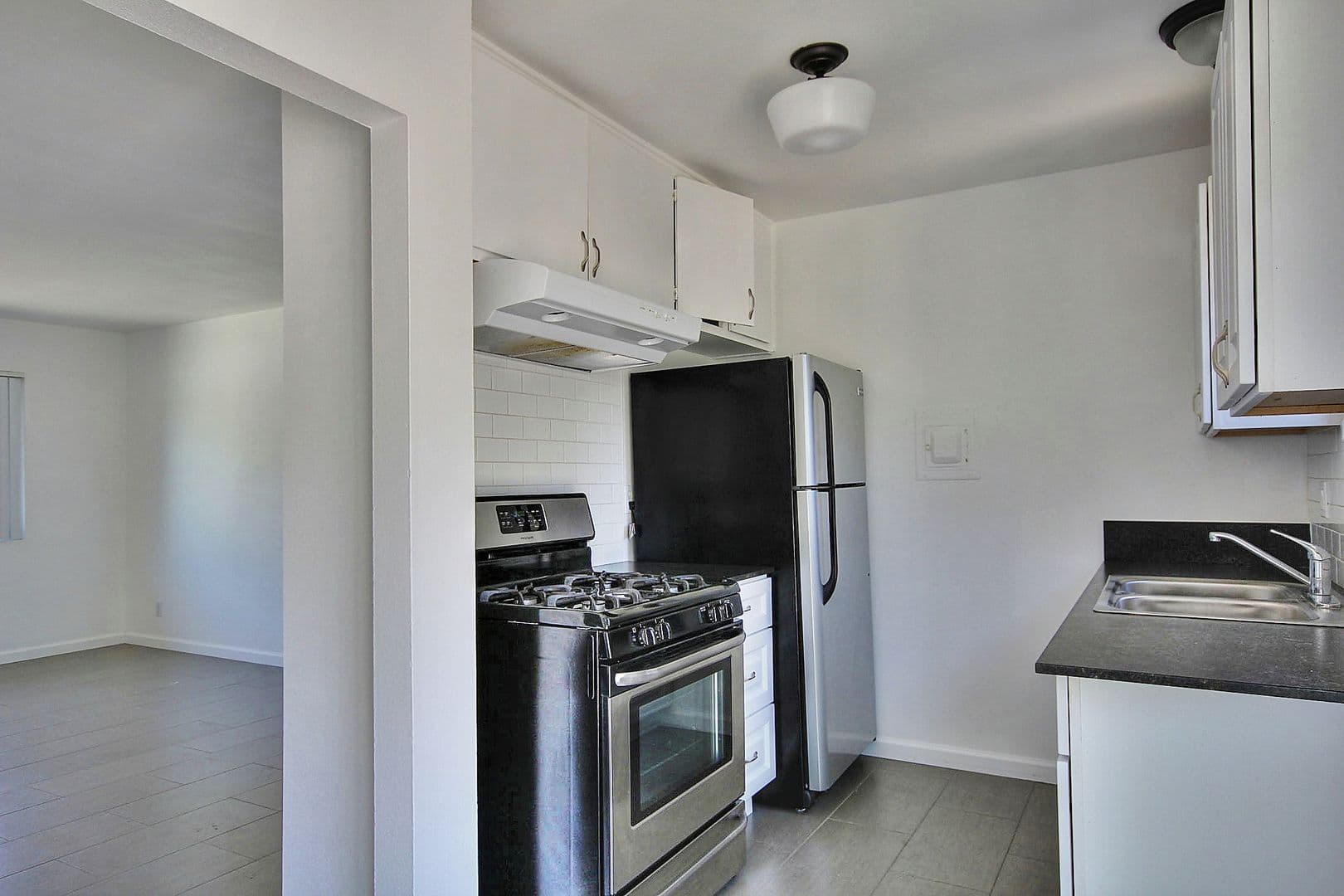 Goleta Apartment: 6591 Seville