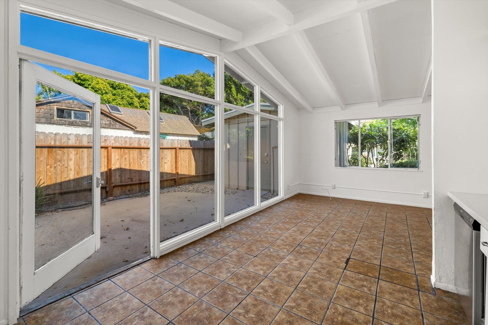 Goleta Apartment: 6648 Del Playa