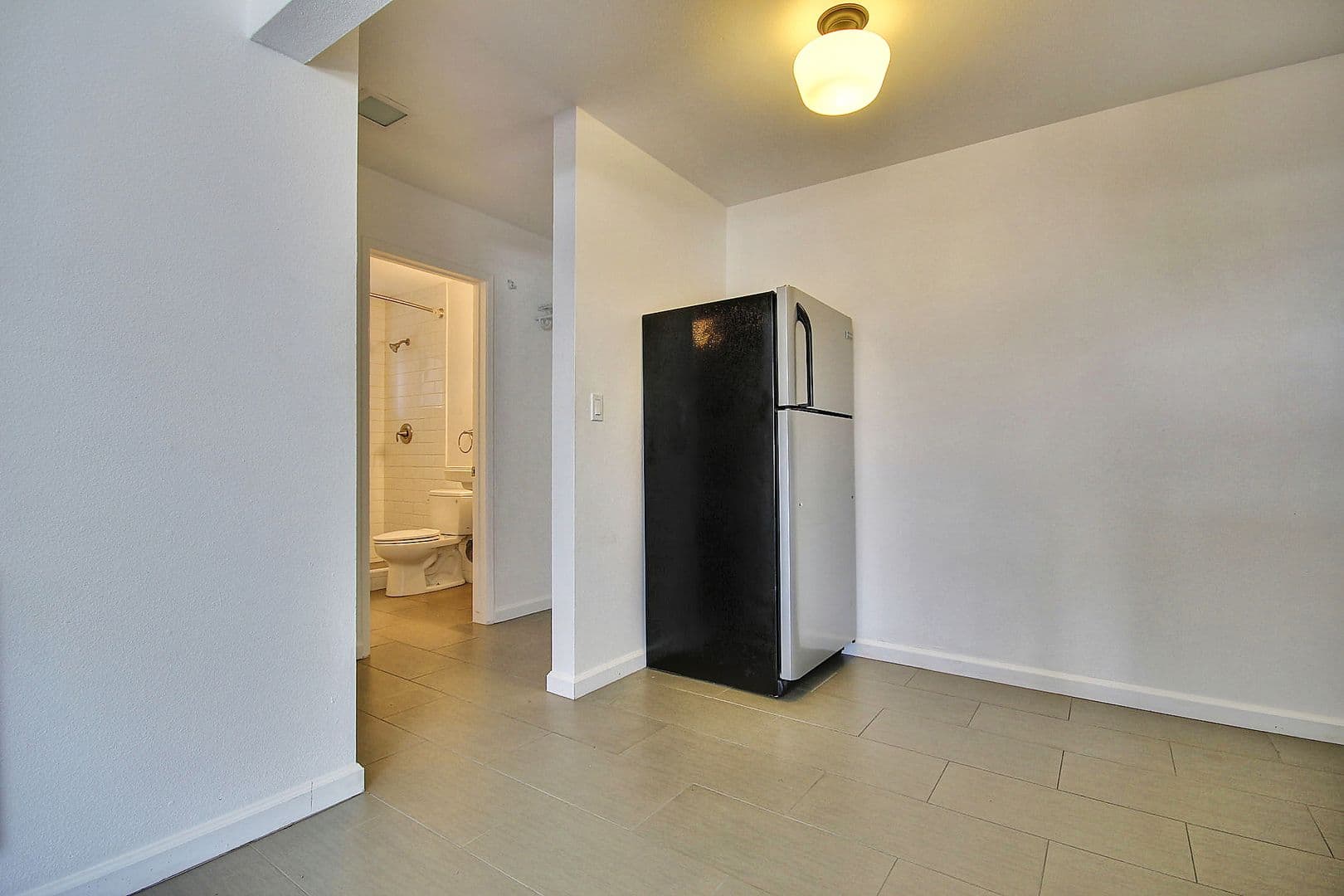 Goleta Apartment: 6519 Seville