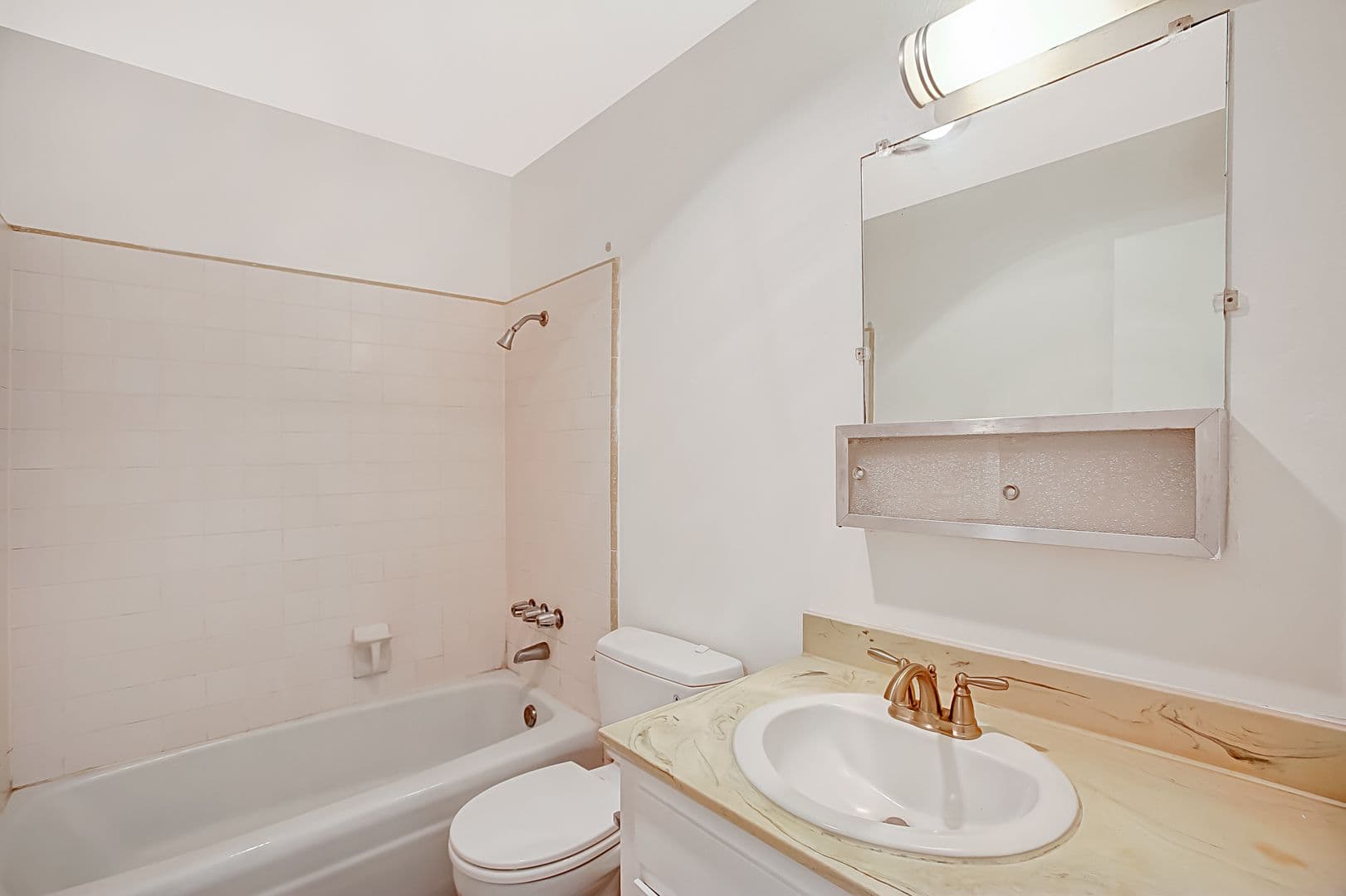 Goleta Apartment: 6565 Sabado Tarde