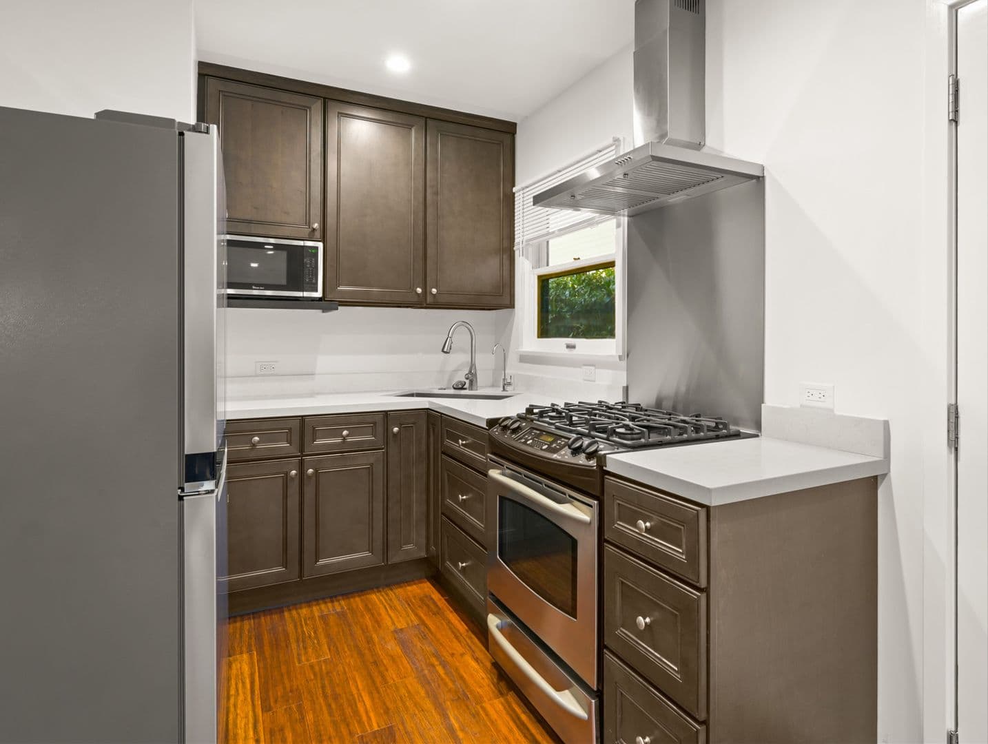 Santa Barbara Apartment: 1001 & 1003 Neil Park Avenue