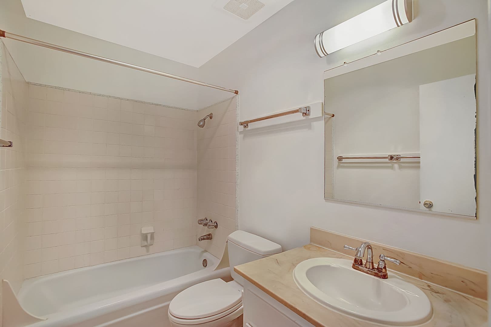 Goleta Apartment: 6565 Sabado Tarde