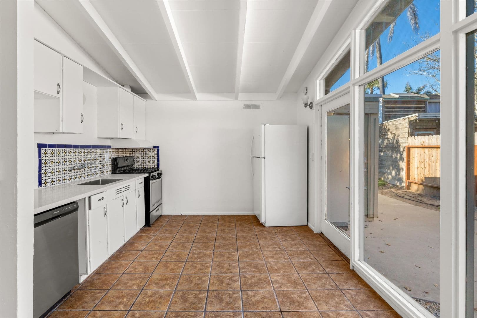 Goleta Apartment: 6648 Del Playa