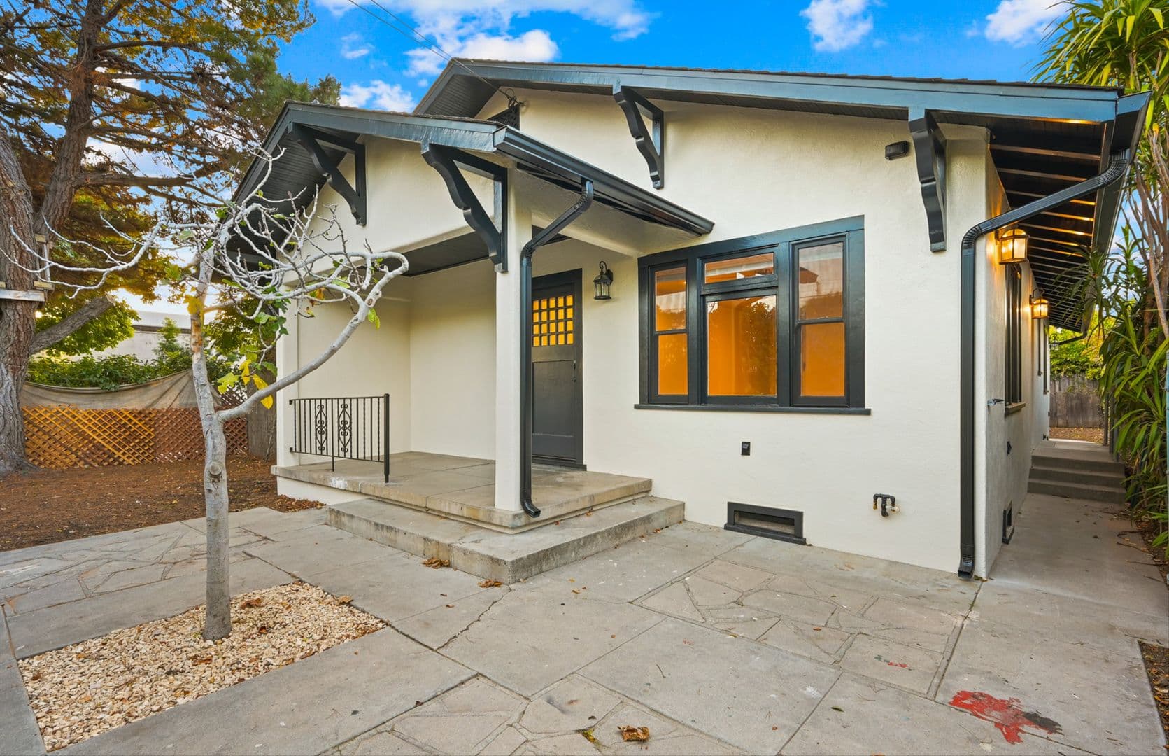 Santa Barbara Apartment: 1001 & 1003 Neil Park Avenue