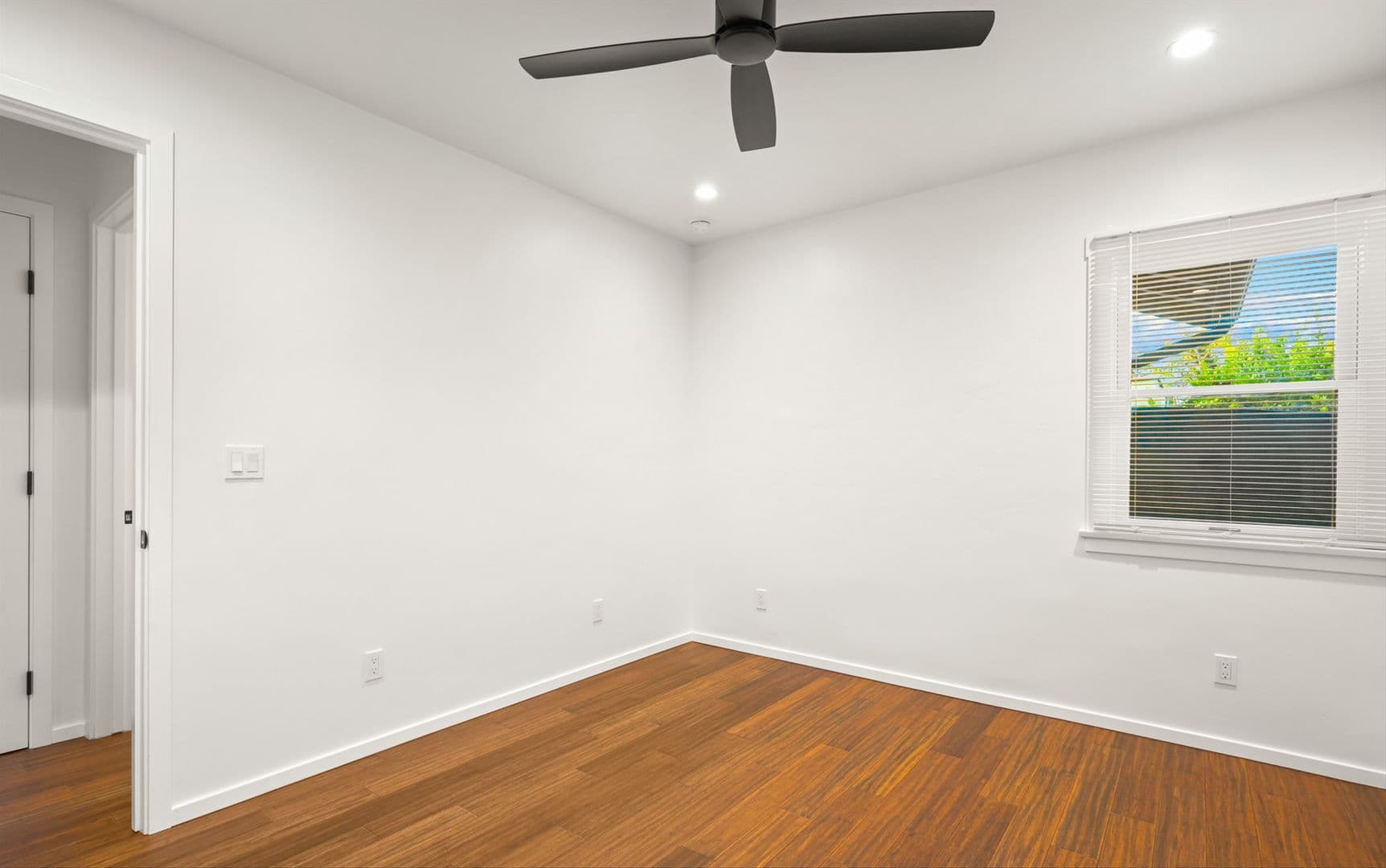 Santa Barbara Apartment: 1001 & 1003 Neil Park Avenue