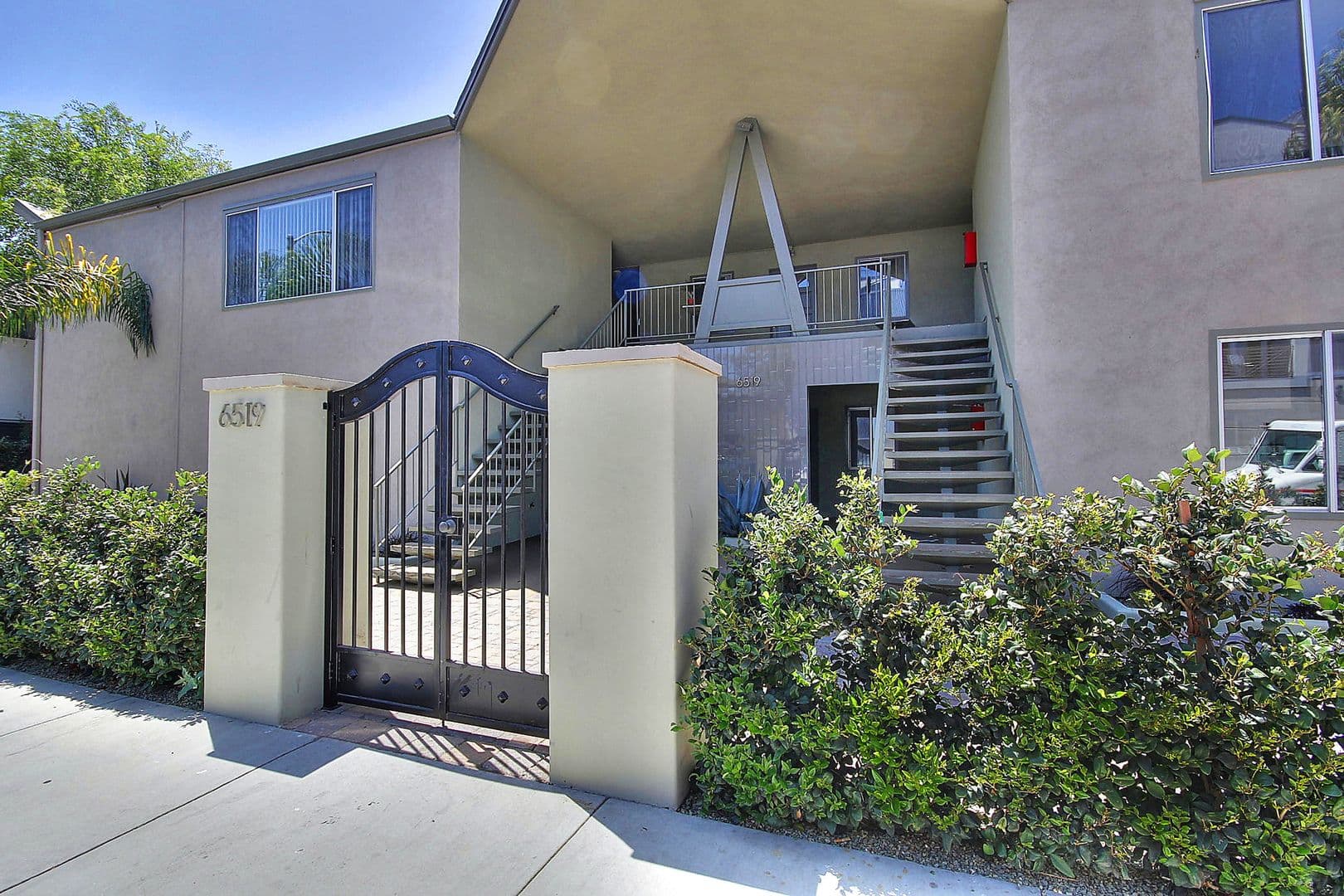 Goleta Apartment: 6519 Seville