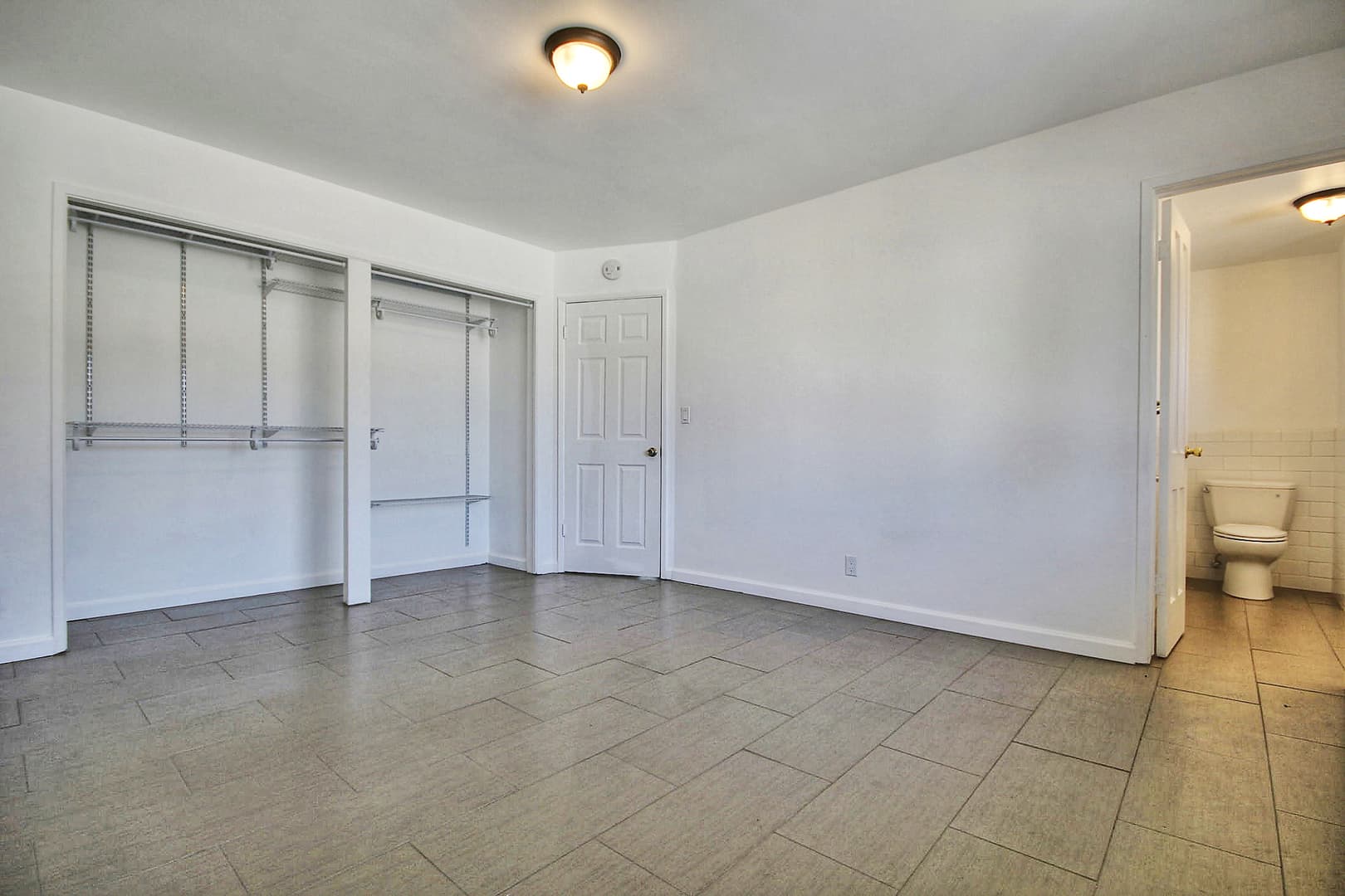 Goleta Apartment: 6696 Del Playa Dr.