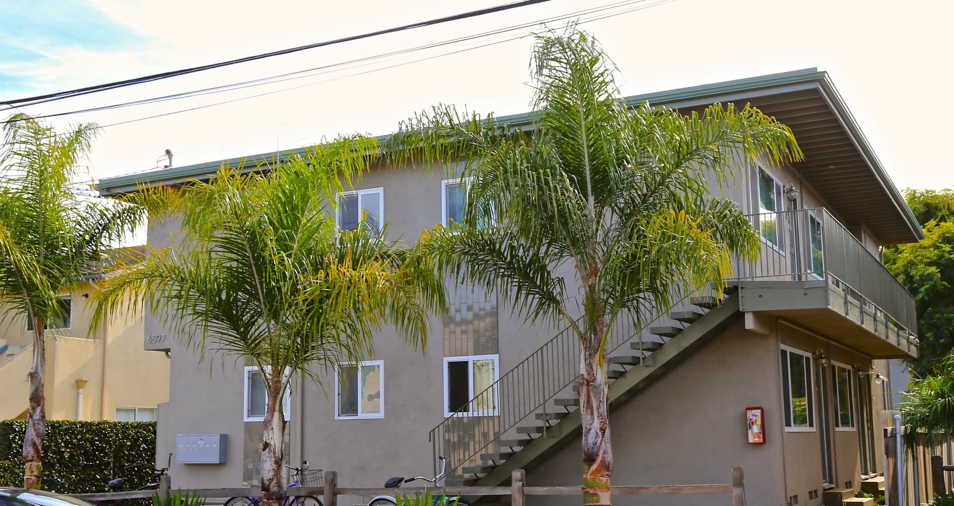 Goleta Apartment: 6597 Sabado Tarde
