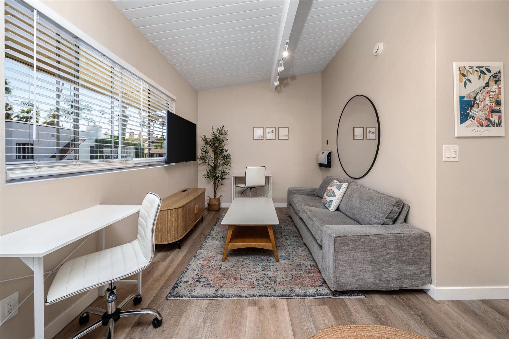 Santa Barbara Apartment: 319 W Montecito St