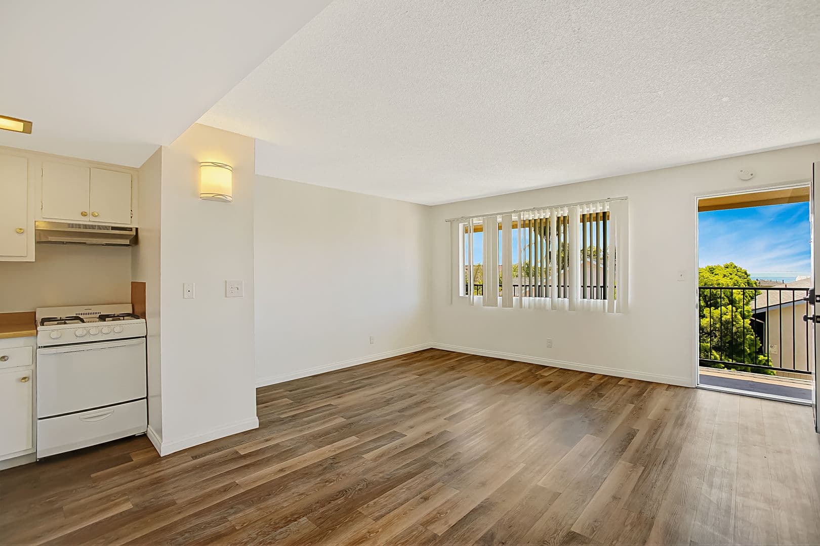 Goleta Apartment: 6565 Sabado Tarde