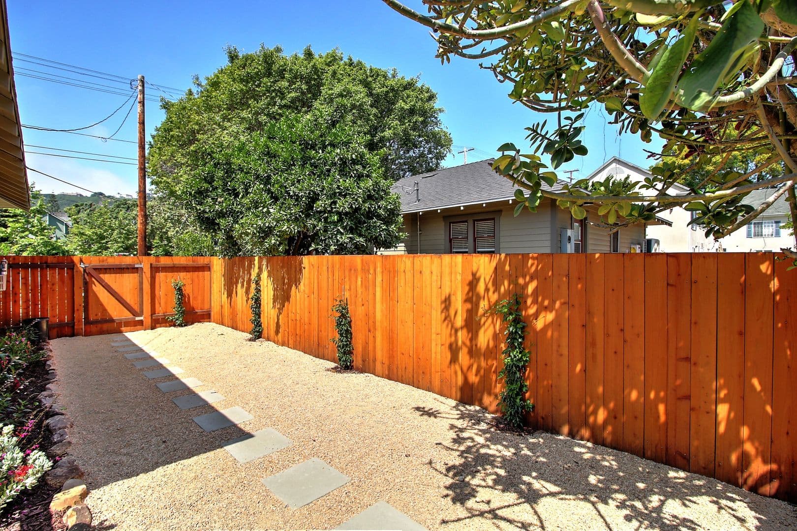 Santa Barbara Apartment: 617 De La Vina Street