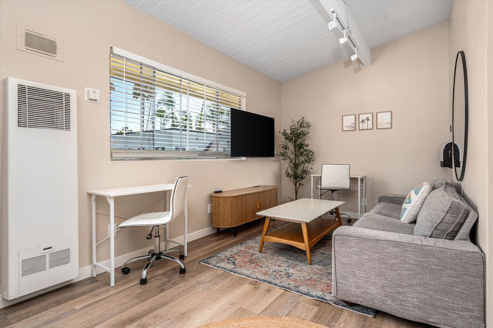 Santa Barbara Apartment: 319 W Montecito St