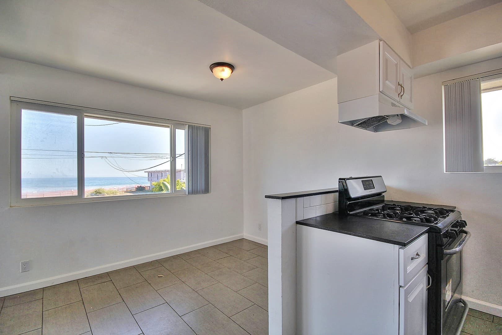 Goleta Apartment: 6742 Del Playa