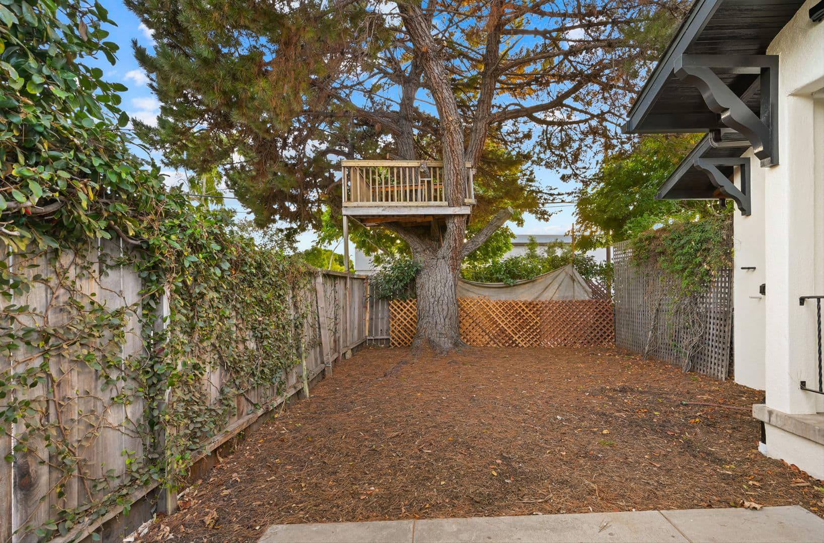 Santa Barbara Apartment: 1001 & 1003 Neil Park Avenue