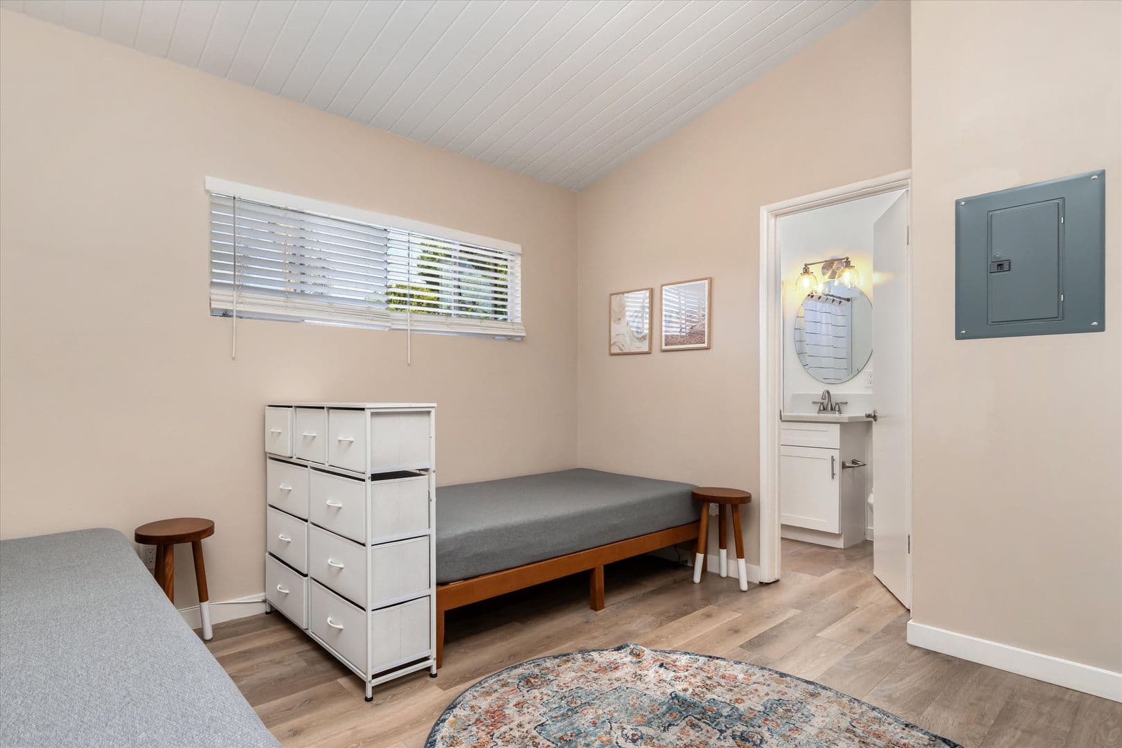 Santa Barbara Apartment: 319 W Montecito St
