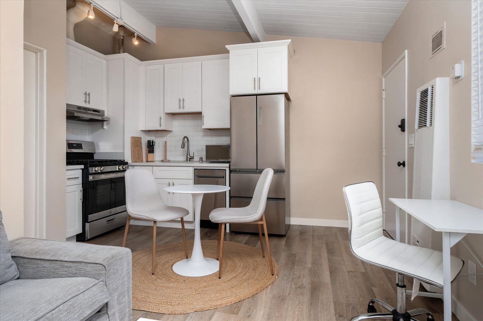 Santa Barbara Apartment: 319 W Montecito St