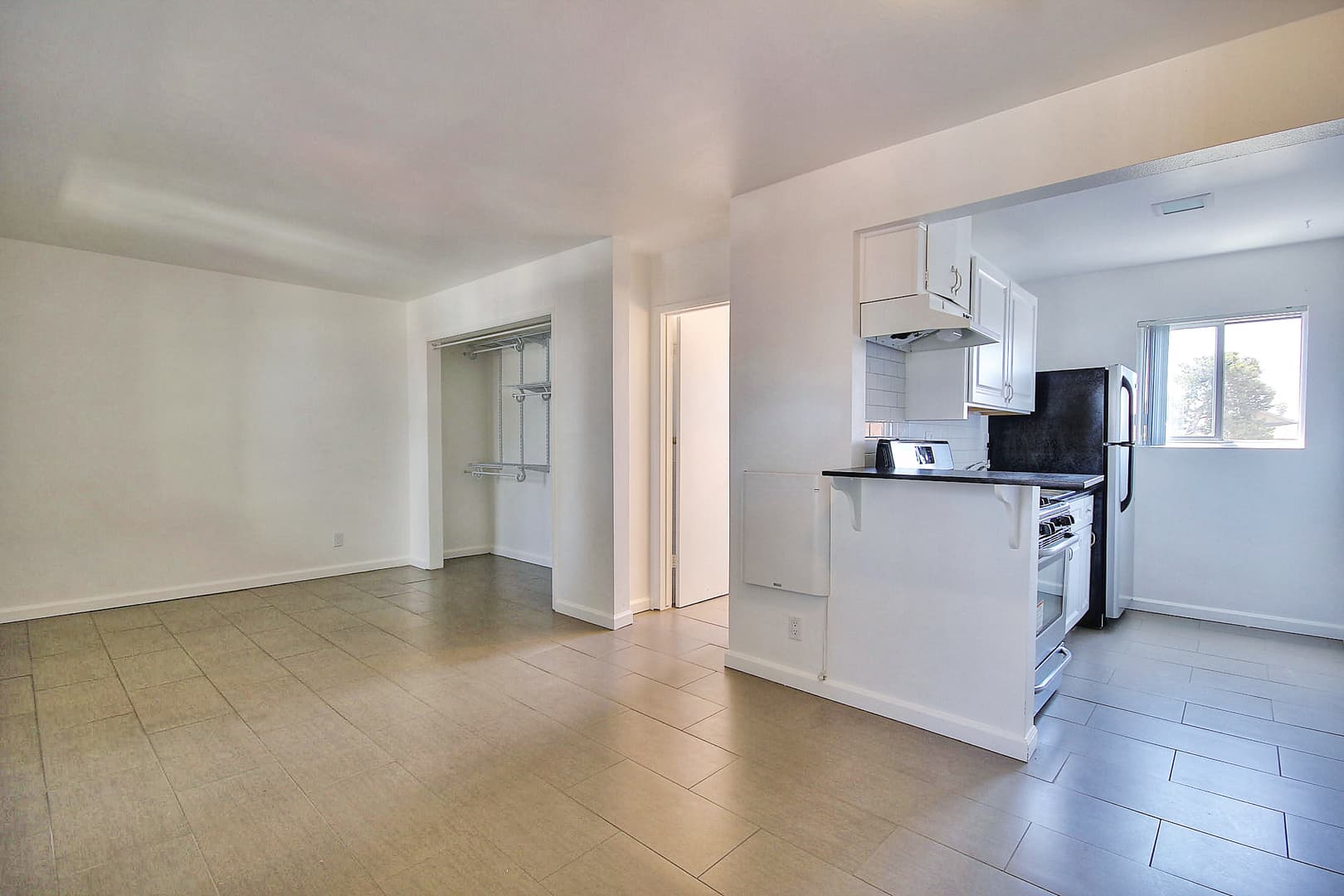 Goleta Apartment: 6519 Seville