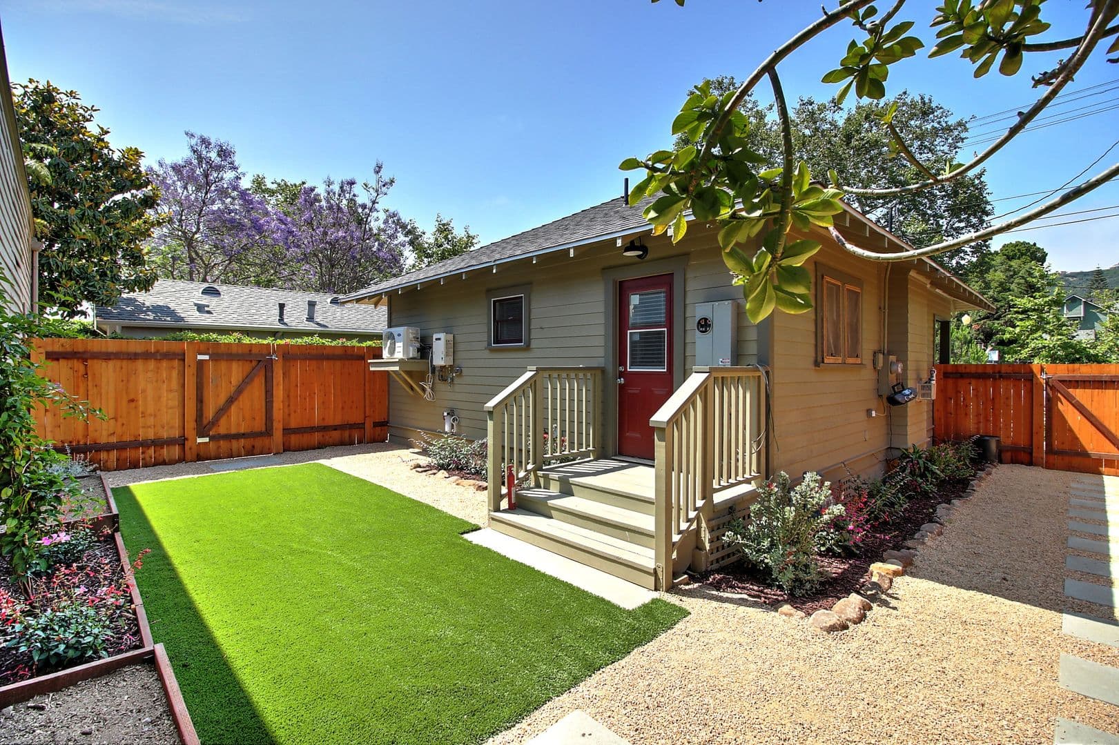 Santa Barbara Apartment: 617 De La Vina Street