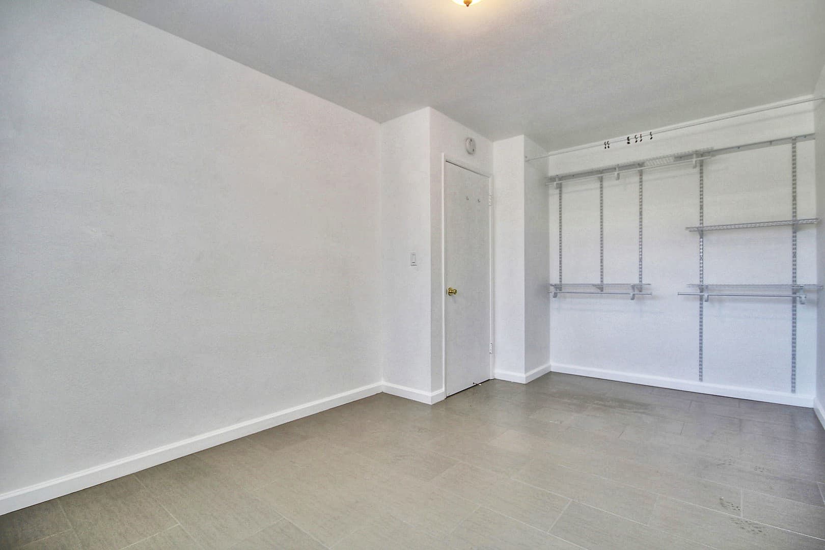 Goleta Apartment: 6591 Seville