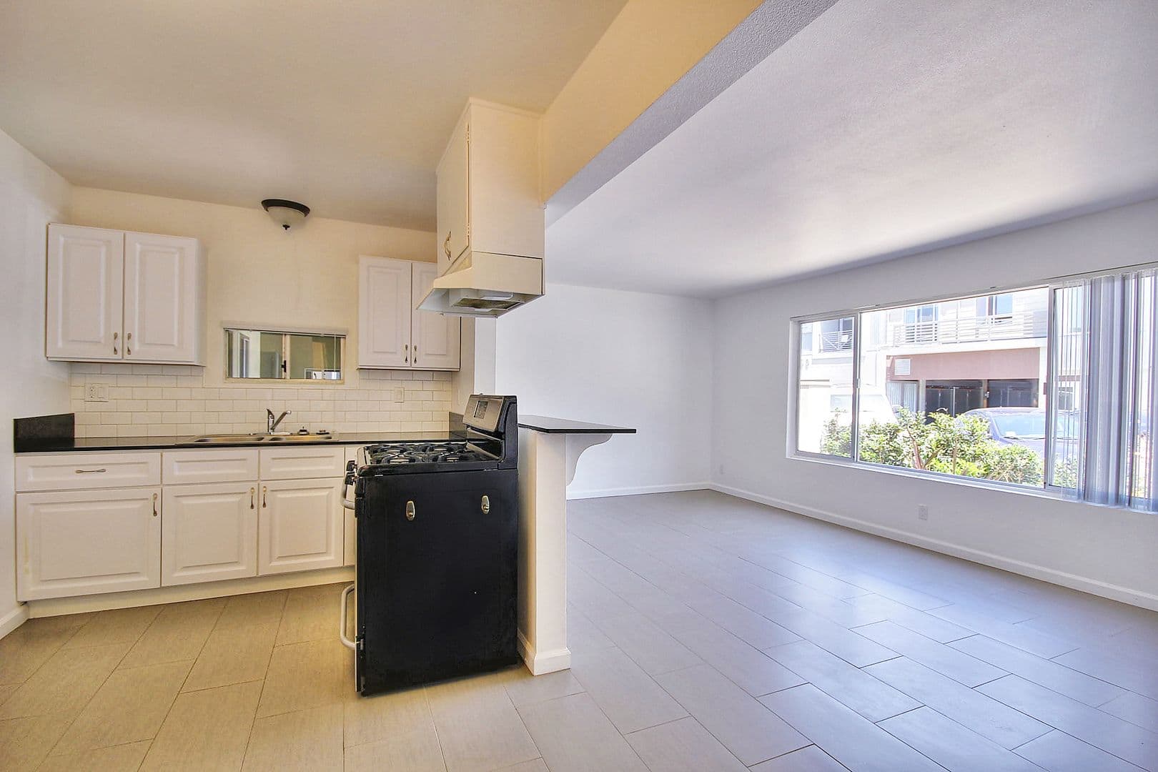 Goleta Apartment: 6519 Seville