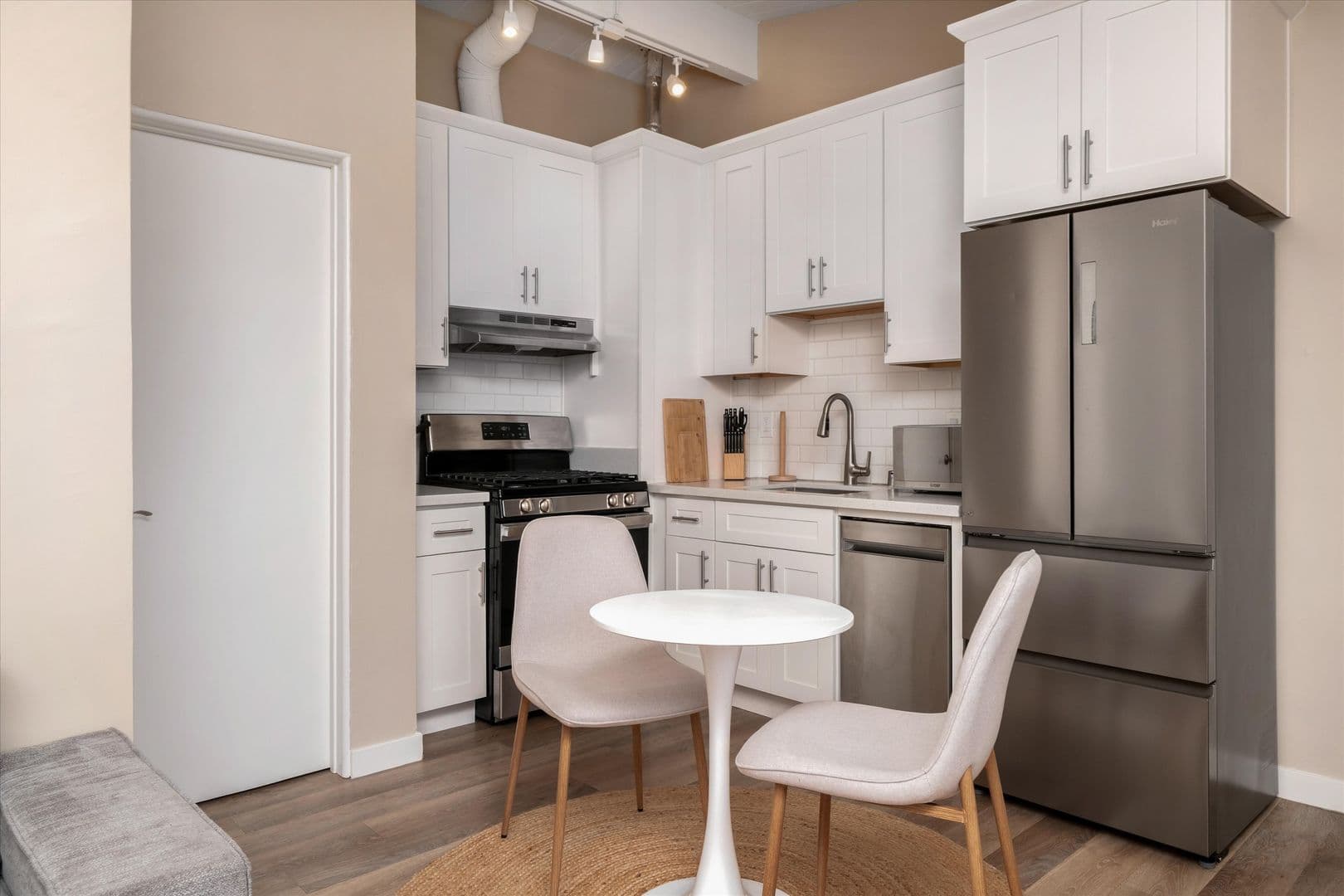 Santa Barbara Apartment: 319 W Montecito St